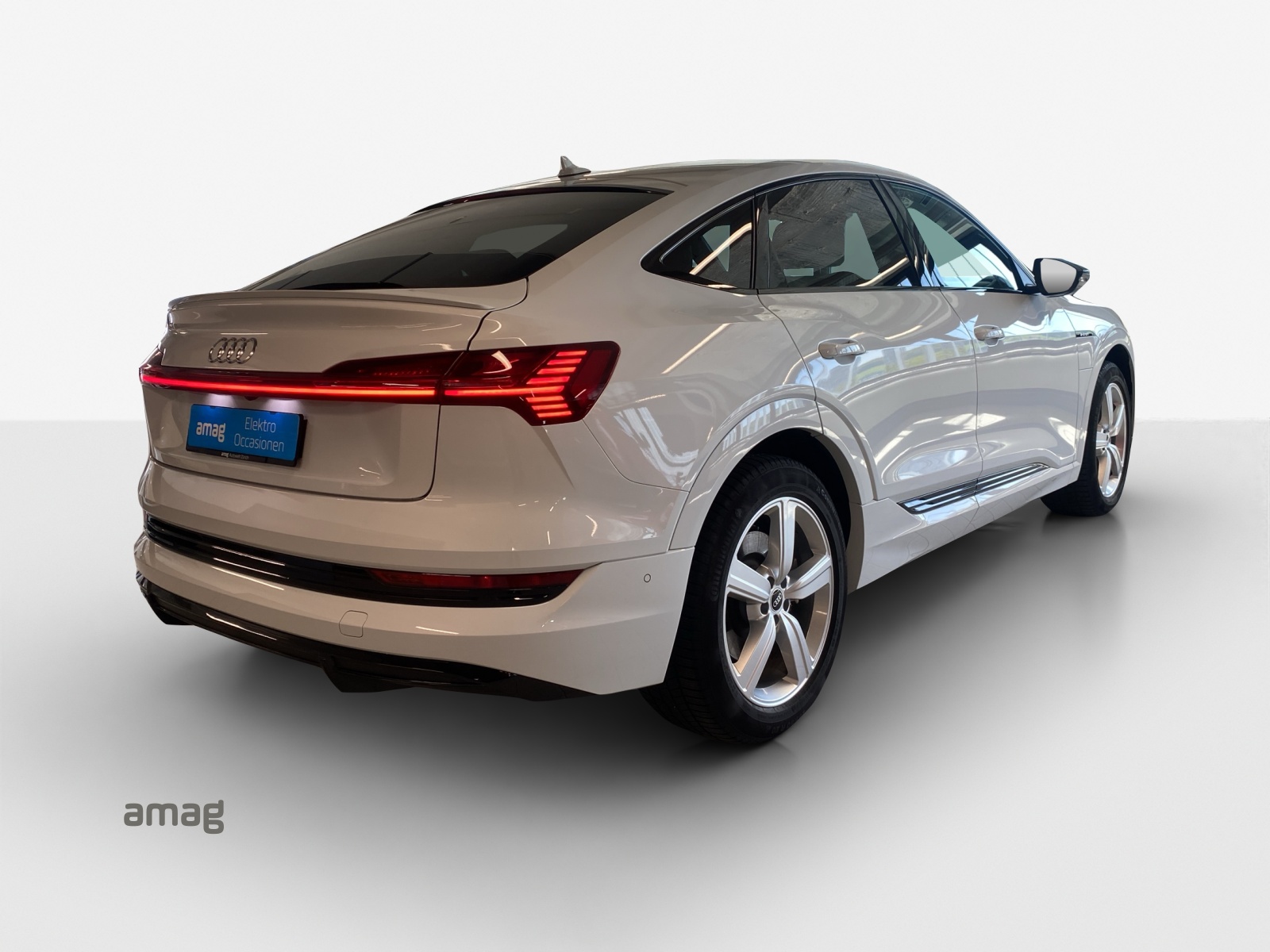 AUDI e-tron 55 Sportback S Line quattro-image-5