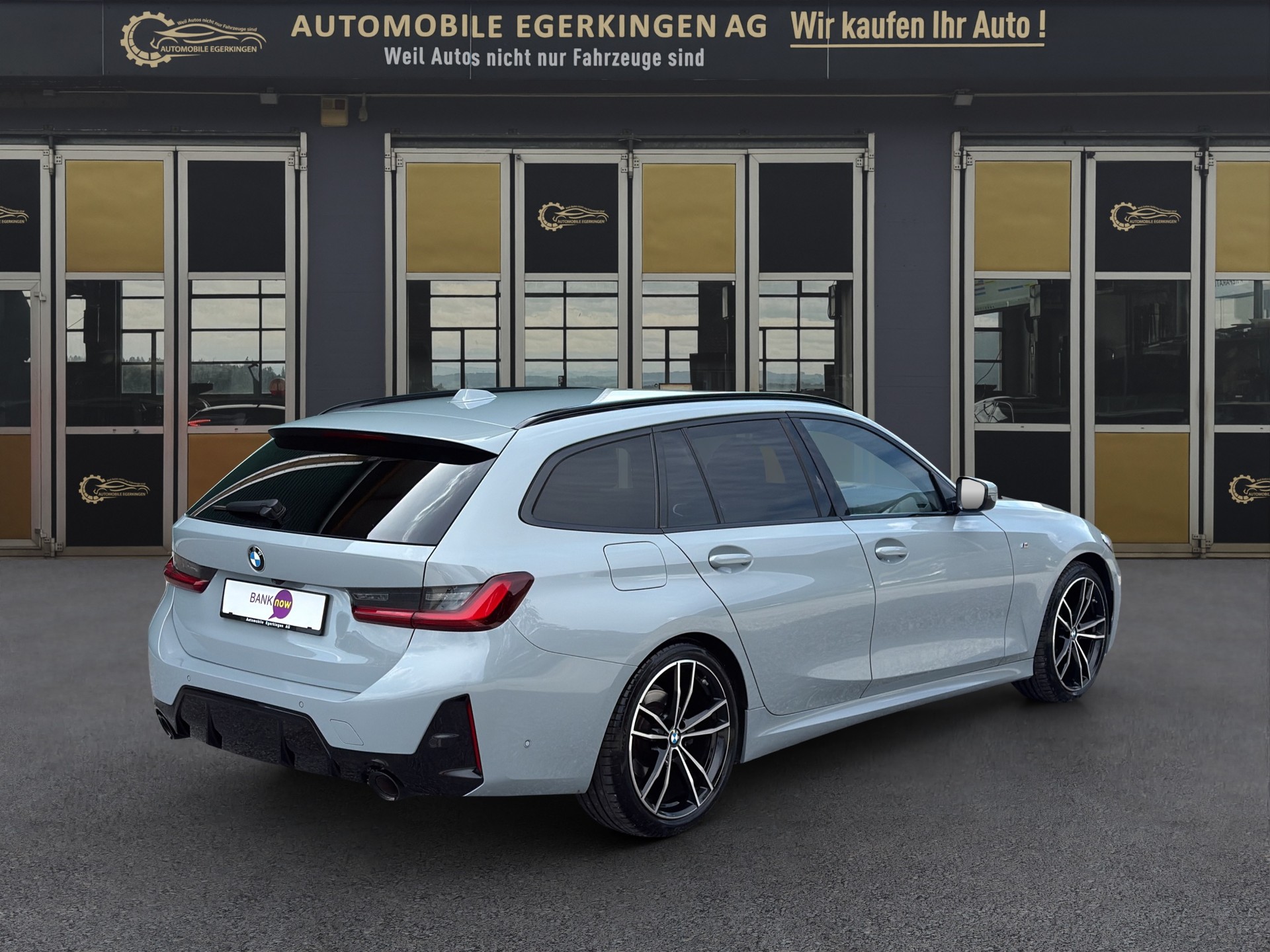 BMW 320d xDrive 48V Touring Steptronic M Sport-image-4