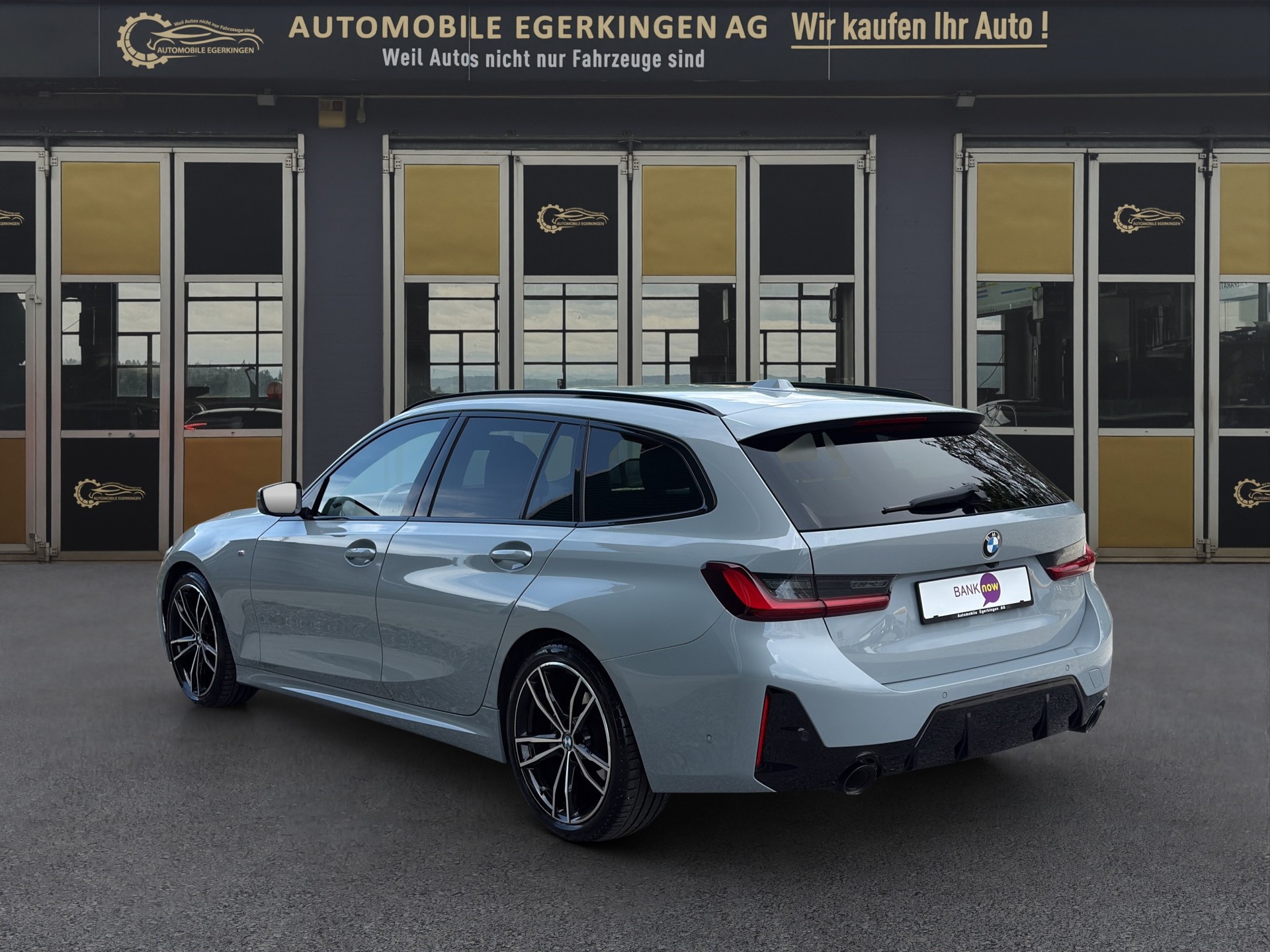BMW 320d xDrive 48V Touring Steptronic M Sport-image-6