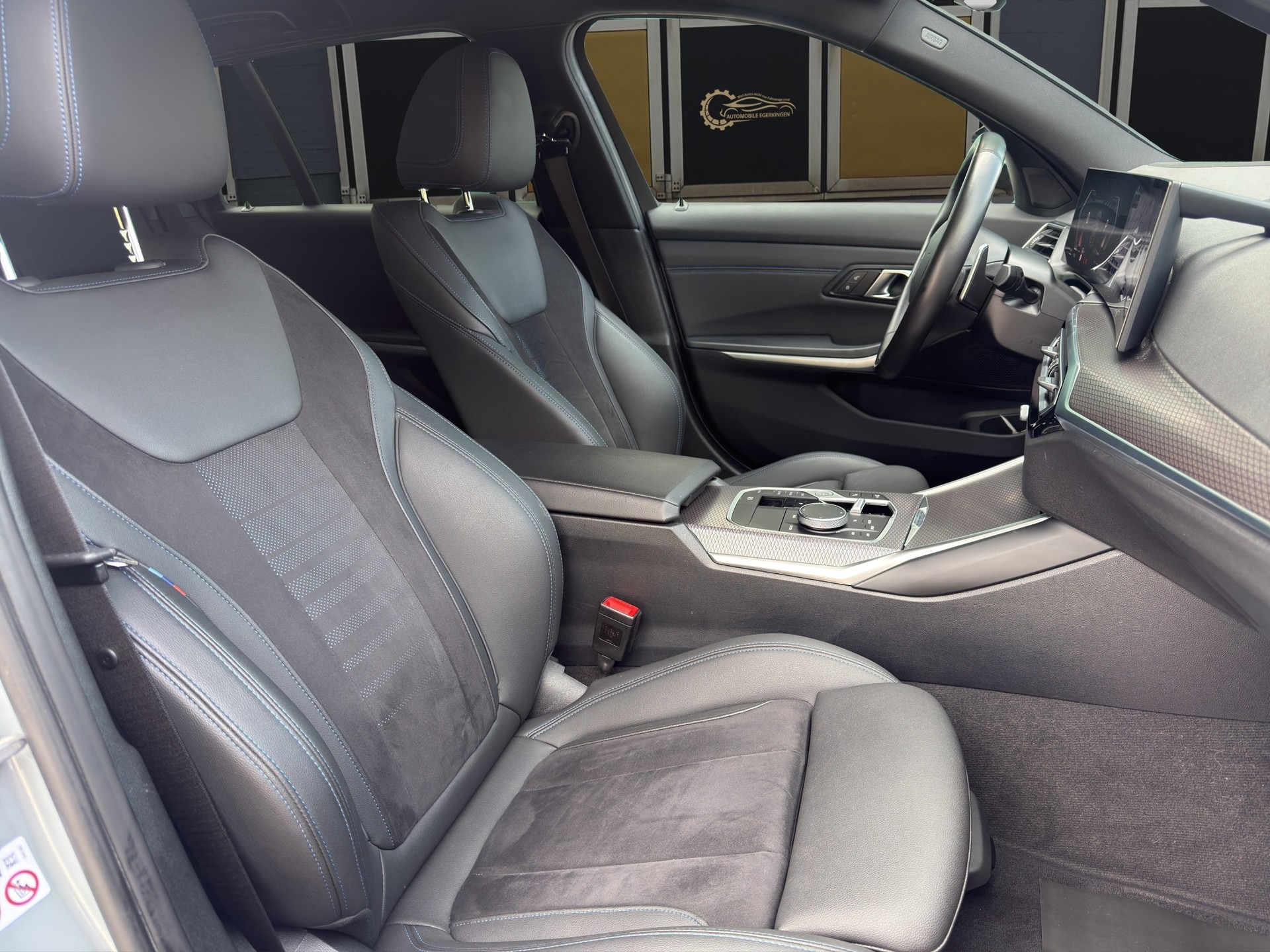 BMW 320d xDrive 48V Touring Steptronic M Sport-image-9
