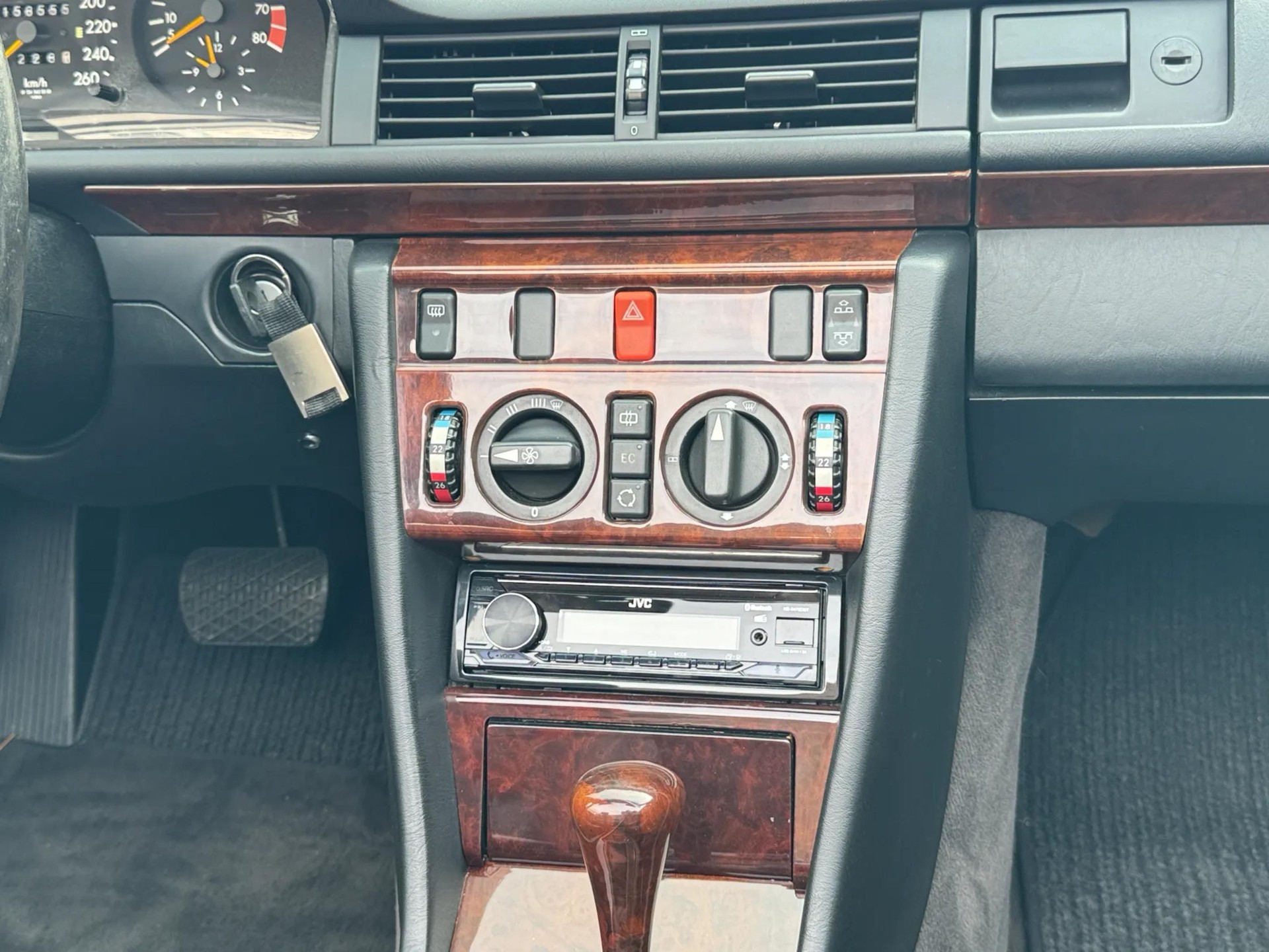 MERCEDES-BENZ A124 Cabriolet 300 CE-24-image-16