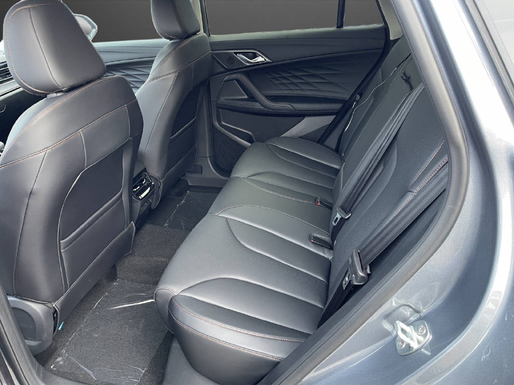 MG HS 1.5 Hybrid Luxury-image-8