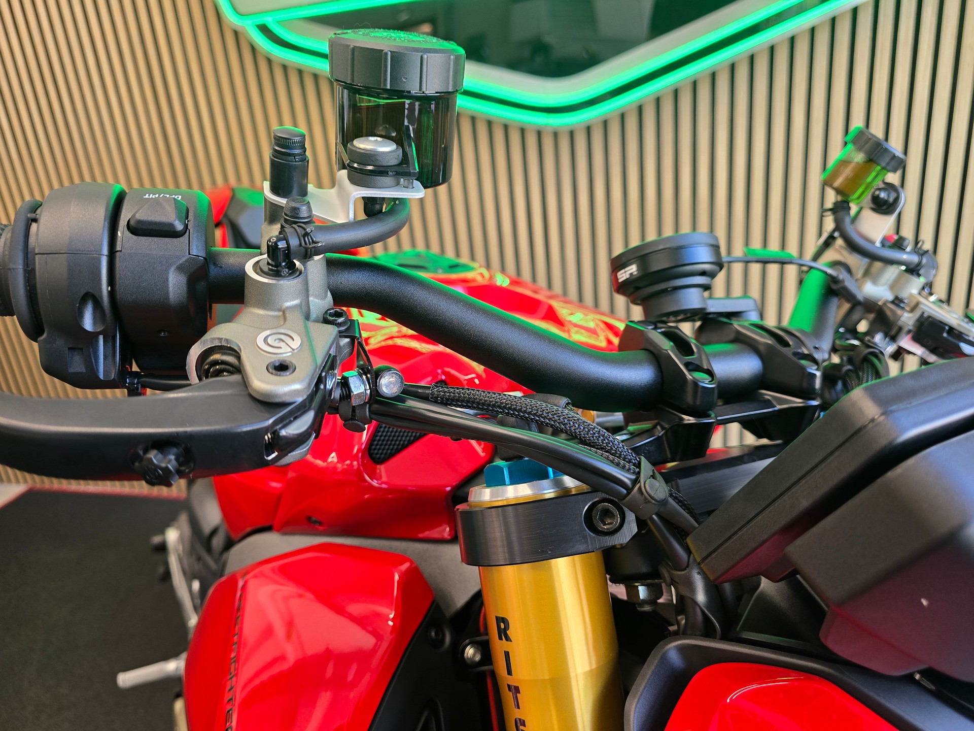DUCATI STREETFIGHTER V4 S-image-9