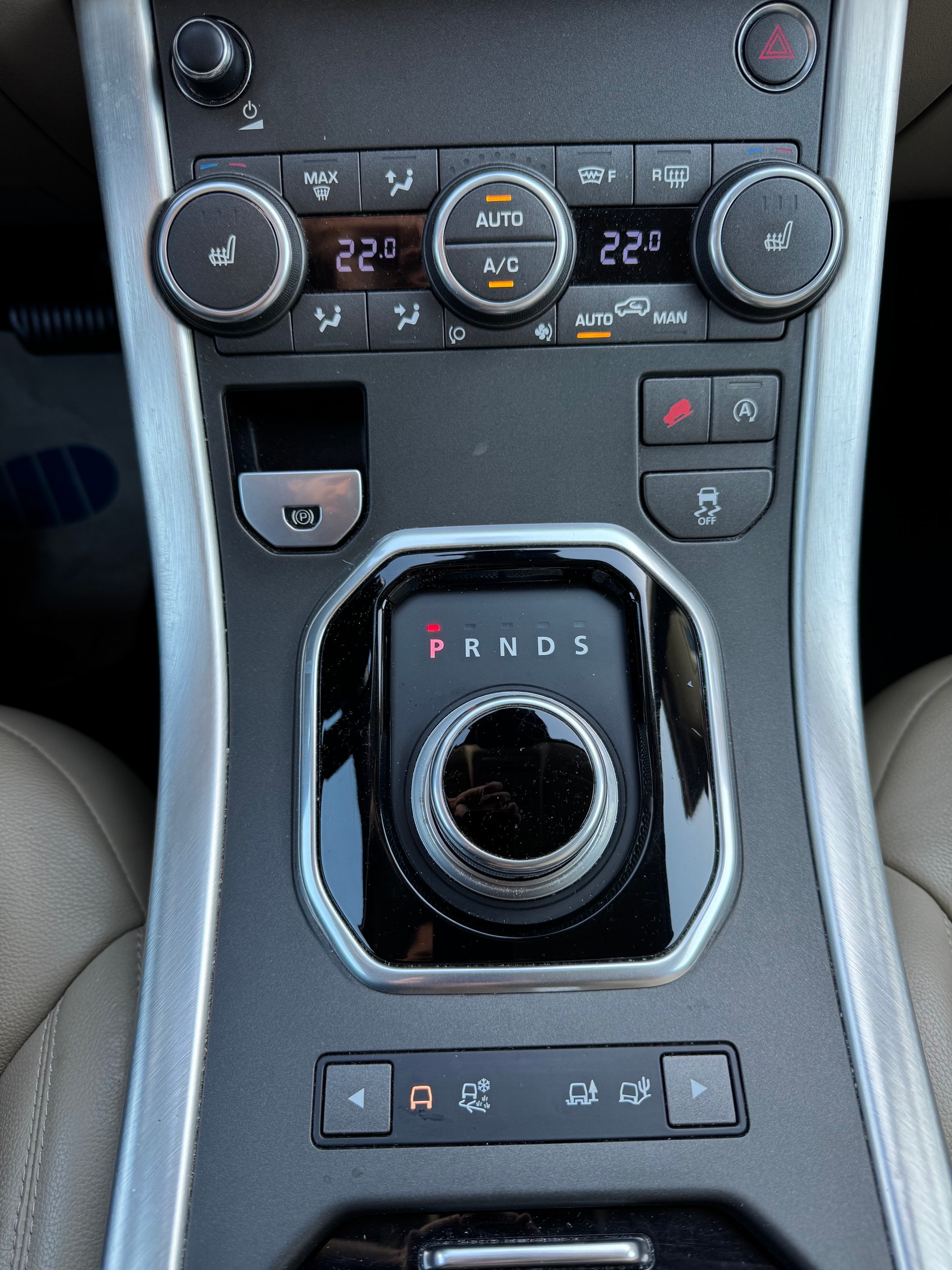 LAND ROVER Range Rover Evoque 2.0 Si4 SE Dynamic AT9-image-16
