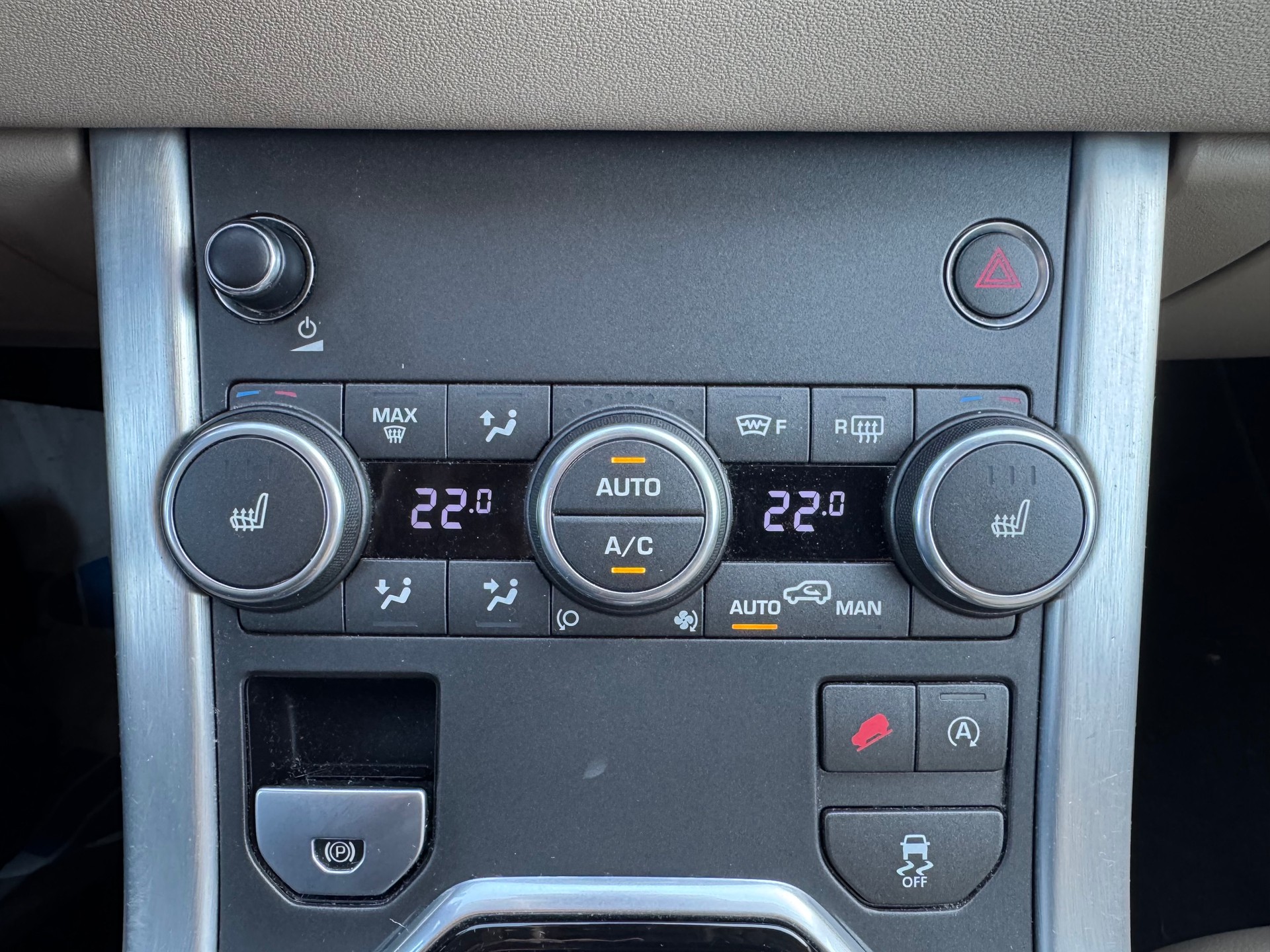 LAND ROVER Range Rover Evoque 2.0 Si4 SE Dynamic AT9-image-15