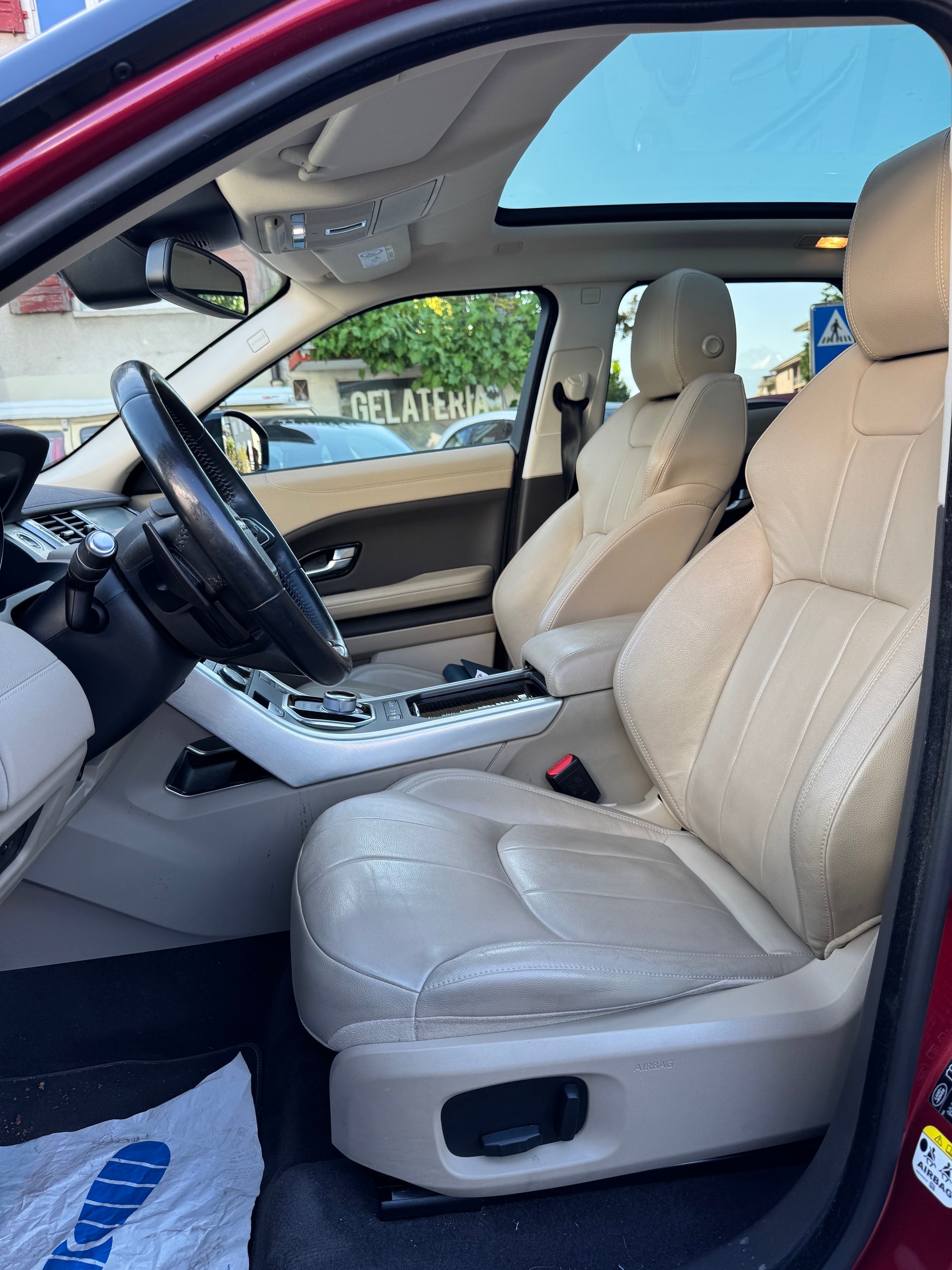 LAND ROVER Range Rover Evoque 2.0 Si4 SE Dynamic AT9-image-22