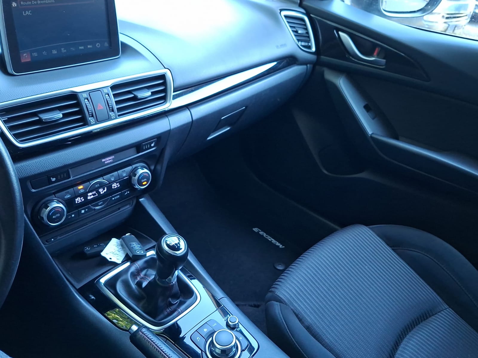 MAZDA 3 2.0 16V Ambition-image-12