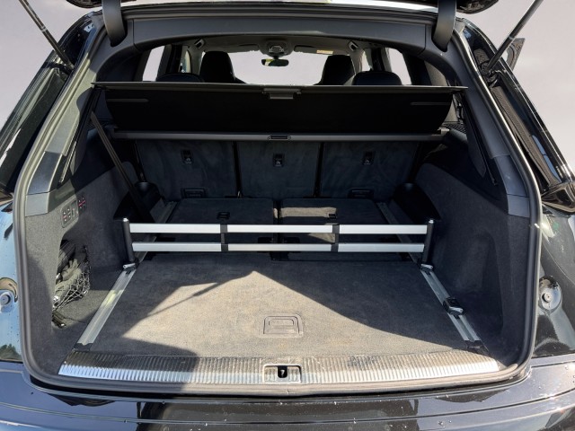 AUDI Q7 50 TDI quattro S Line tiptronic-image-18