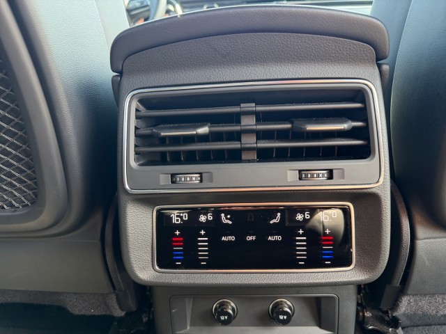 AUDI Q7 50 TDI quattro S Line tiptronic-image-23