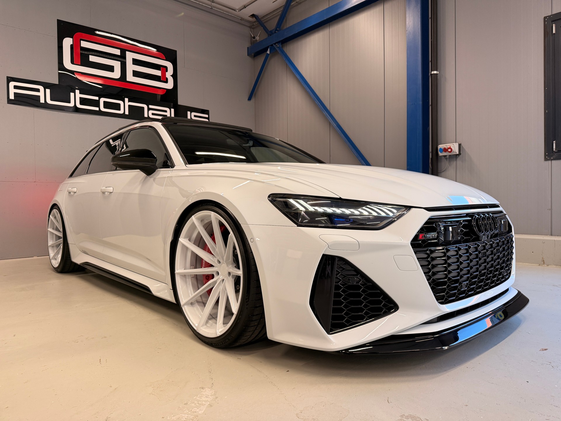 AUDI RS6 Avant 4.0 TFSI V8 quattro-image-3