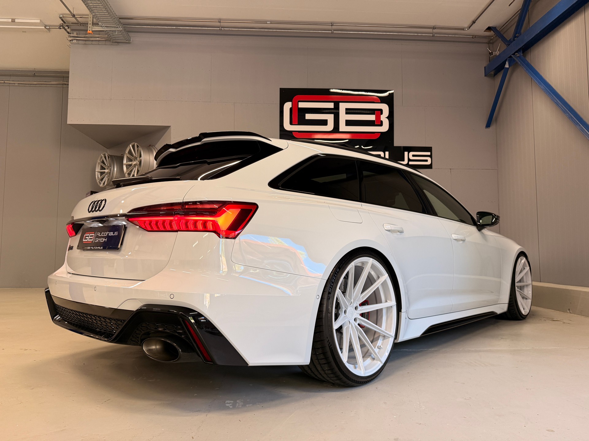 AUDI RS6 Avant 4.0 TFSI V8 quattro-image-6