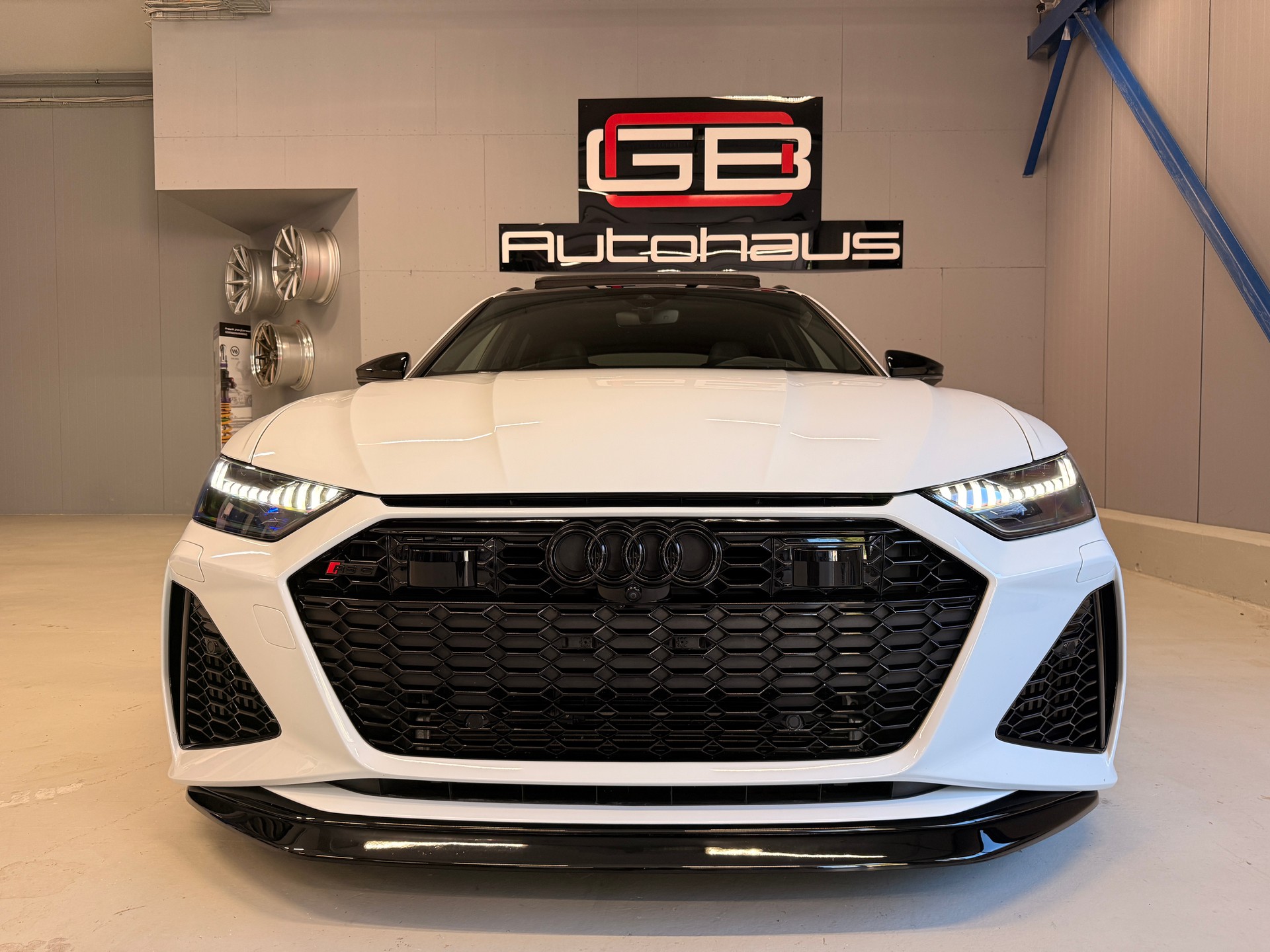AUDI RS6 Avant 4.0 TFSI V8 quattro-image-2