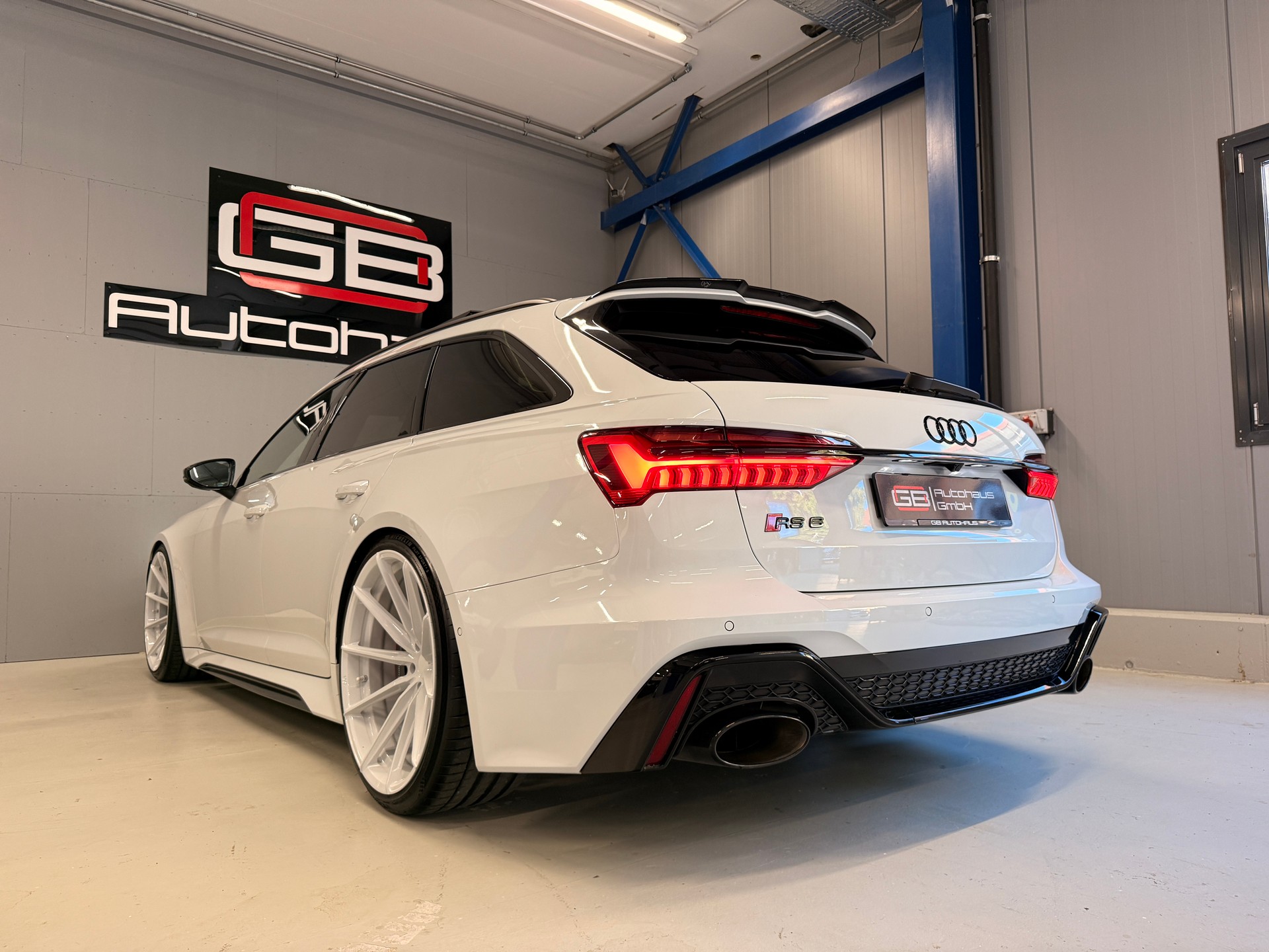 AUDI RS6 Avant 4.0 TFSI V8 quattro-image-8