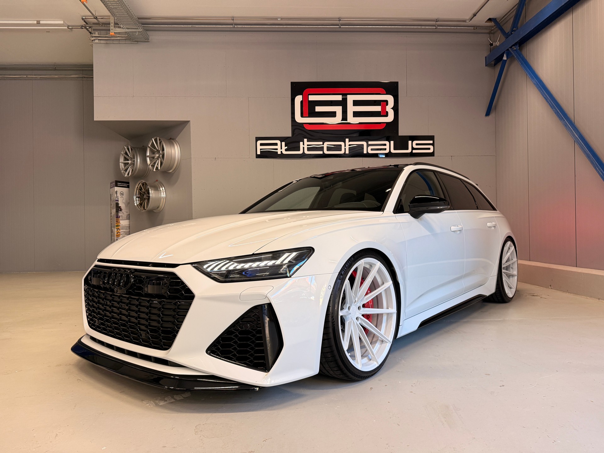 AUDI RS6 Avant 4.0 TFSI V8 quattro-image-1