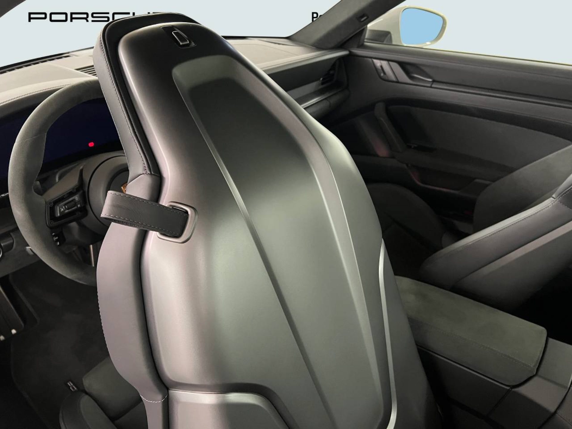 PORSCHE 911 Carrera 4 GTS-image-22