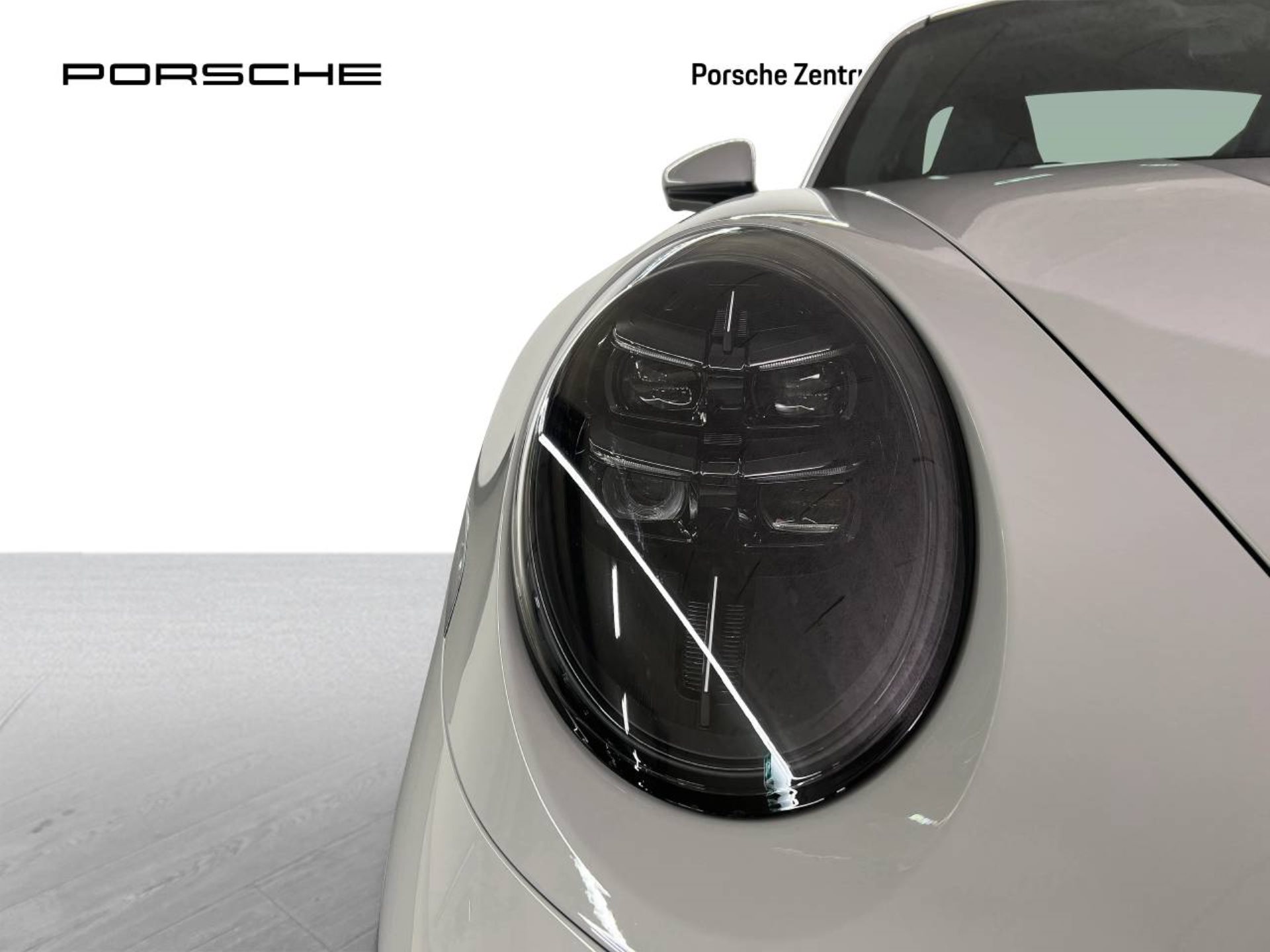 PORSCHE 911 Carrera 4 GTS-image-11
