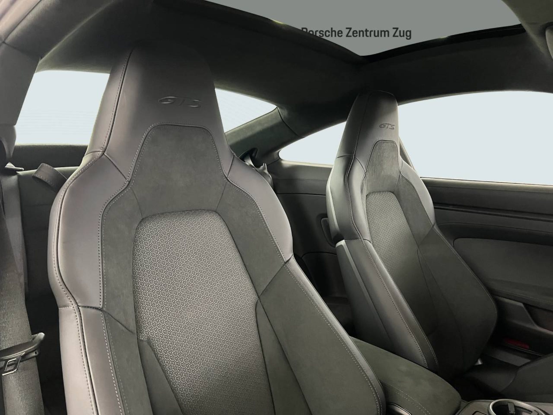 PORSCHE 911 Carrera 4 GTS-image-19