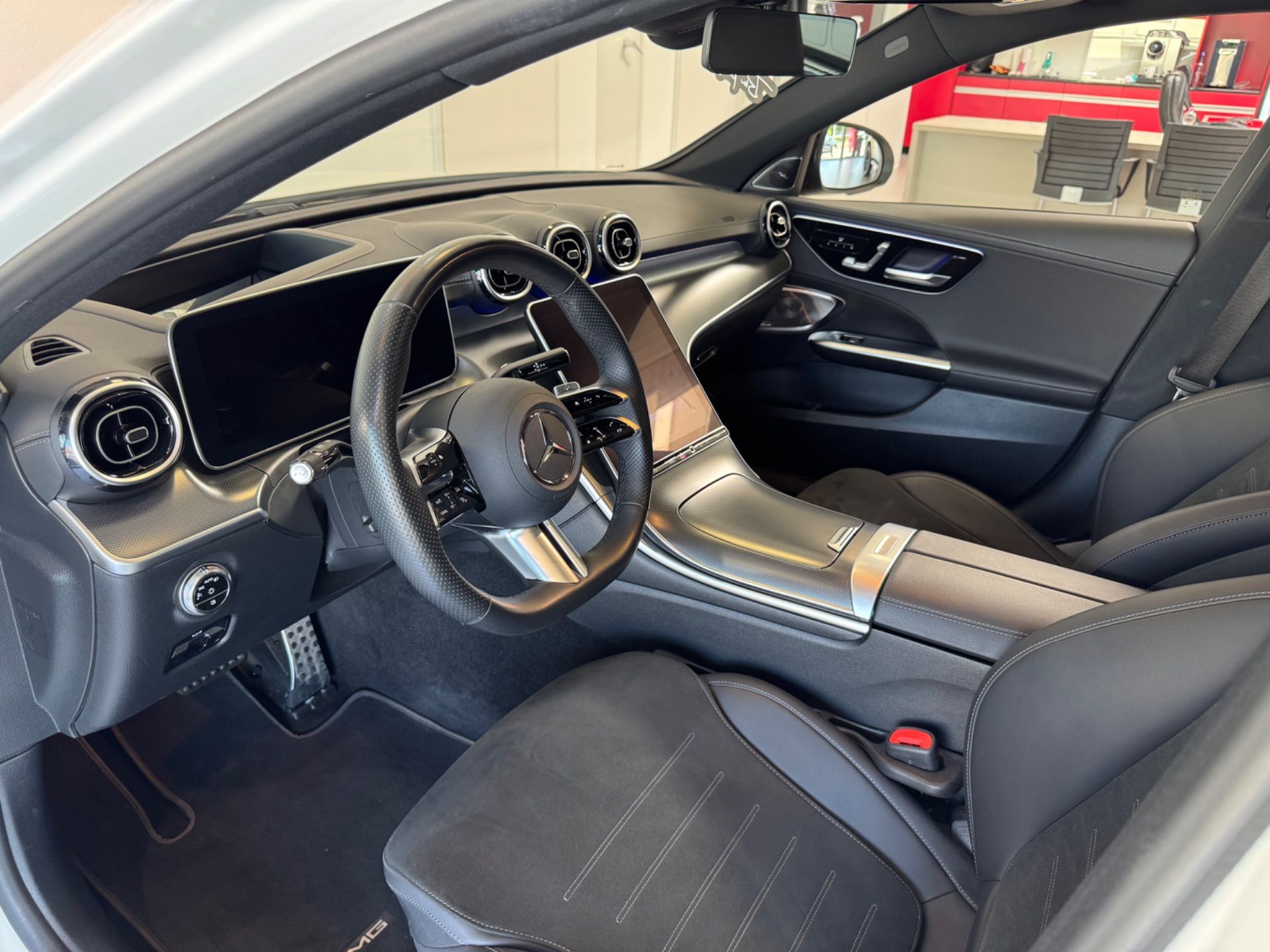 MERCEDES-BENZ C 300 d 4Matic AMG Line-image-9