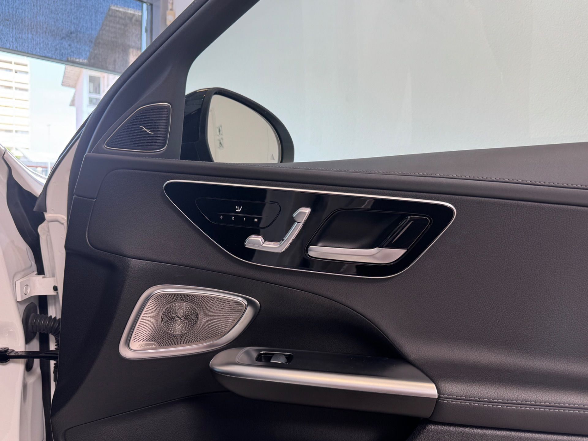 MERCEDES-BENZ C 300 d 4Matic AMG Line-image-14