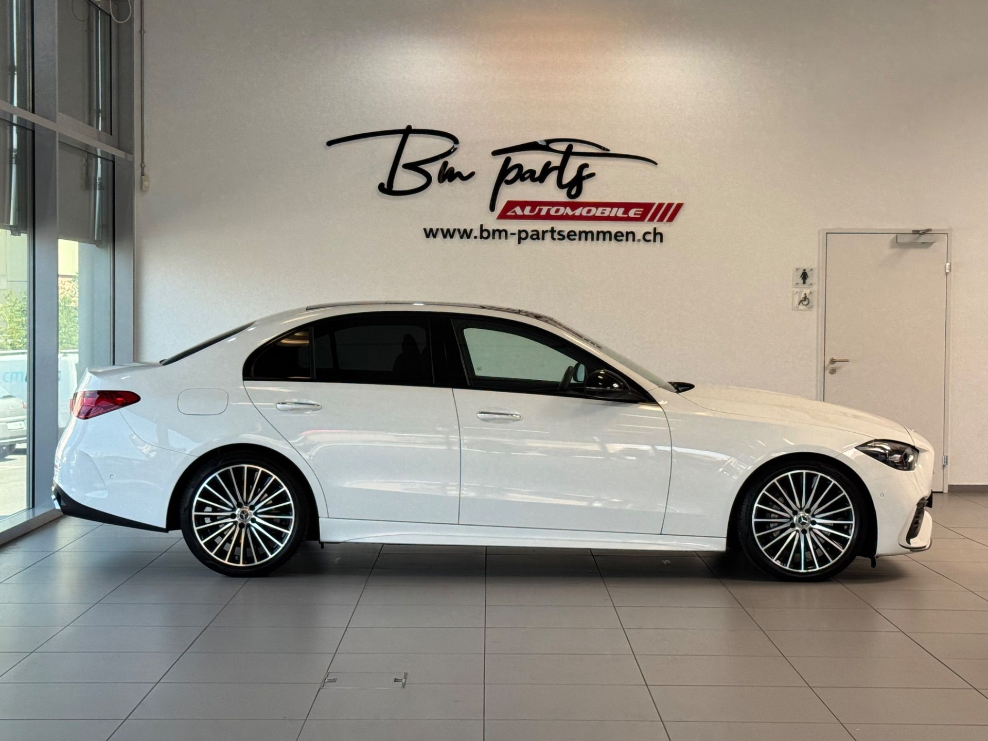 MERCEDES-BENZ C 300 d 4Matic AMG Line-image-6