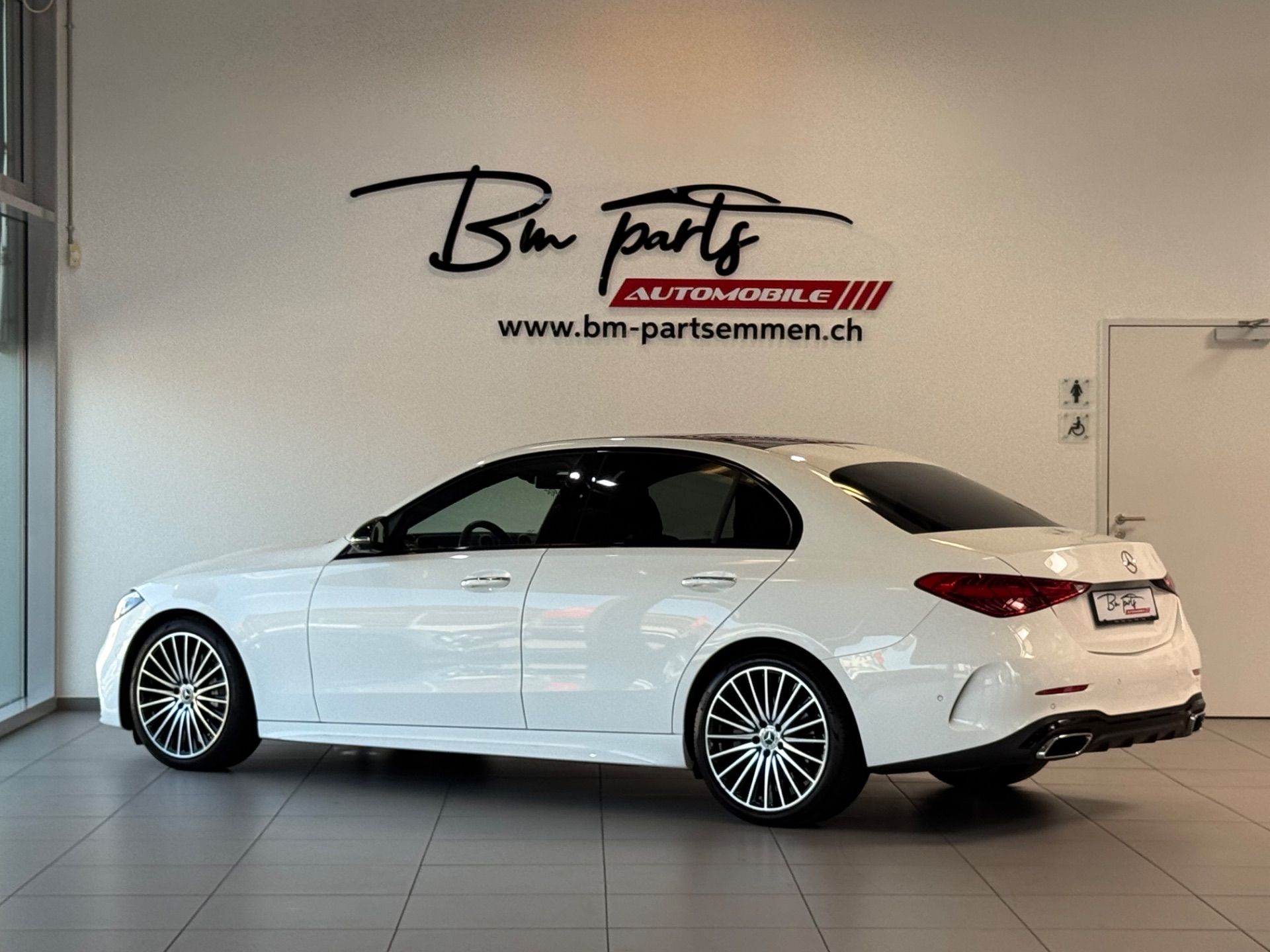 MERCEDES-BENZ C 300 d 4Matic AMG Line-image-3