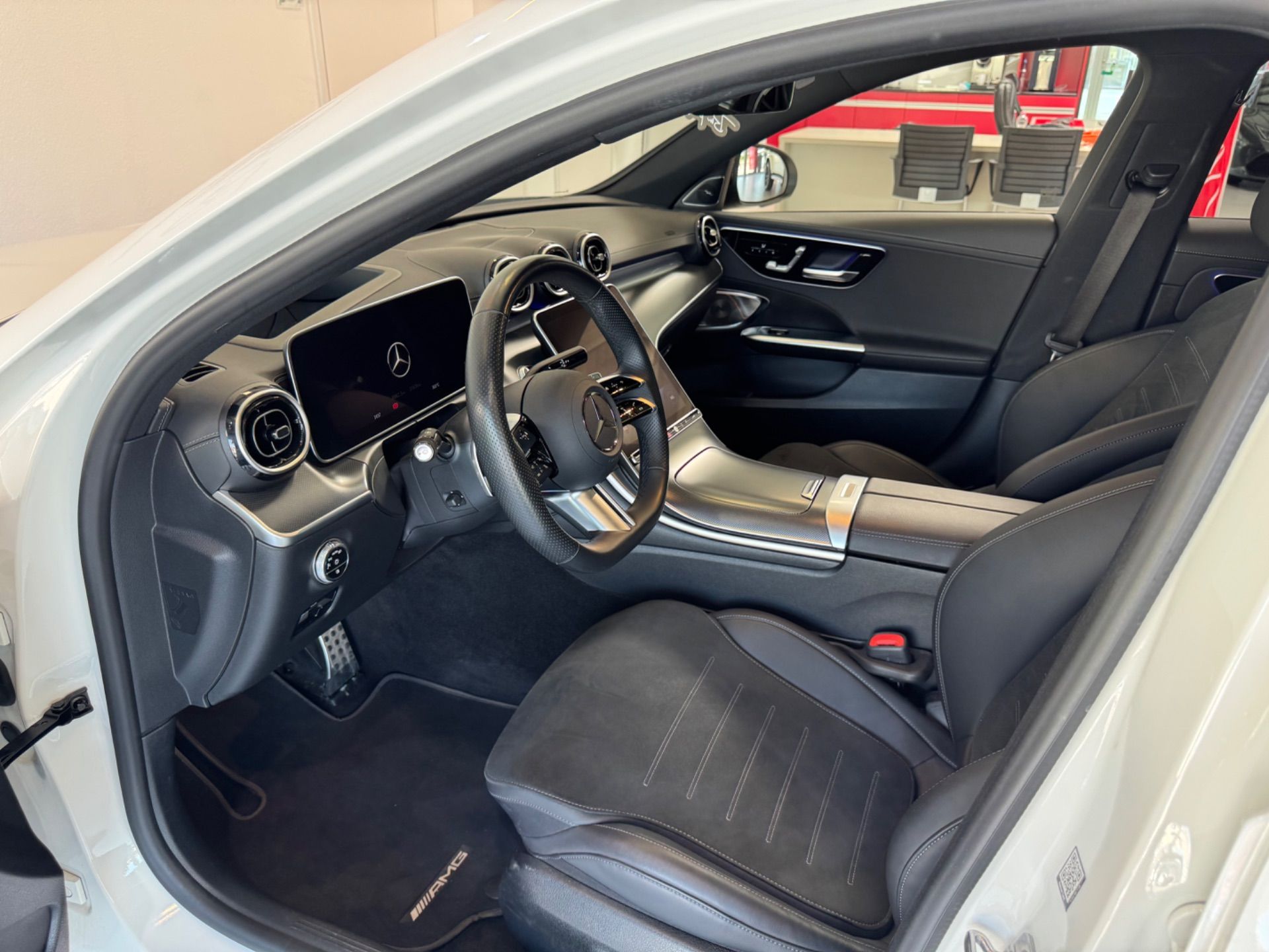 MERCEDES-BENZ C 300 d 4Matic AMG Line-image-8