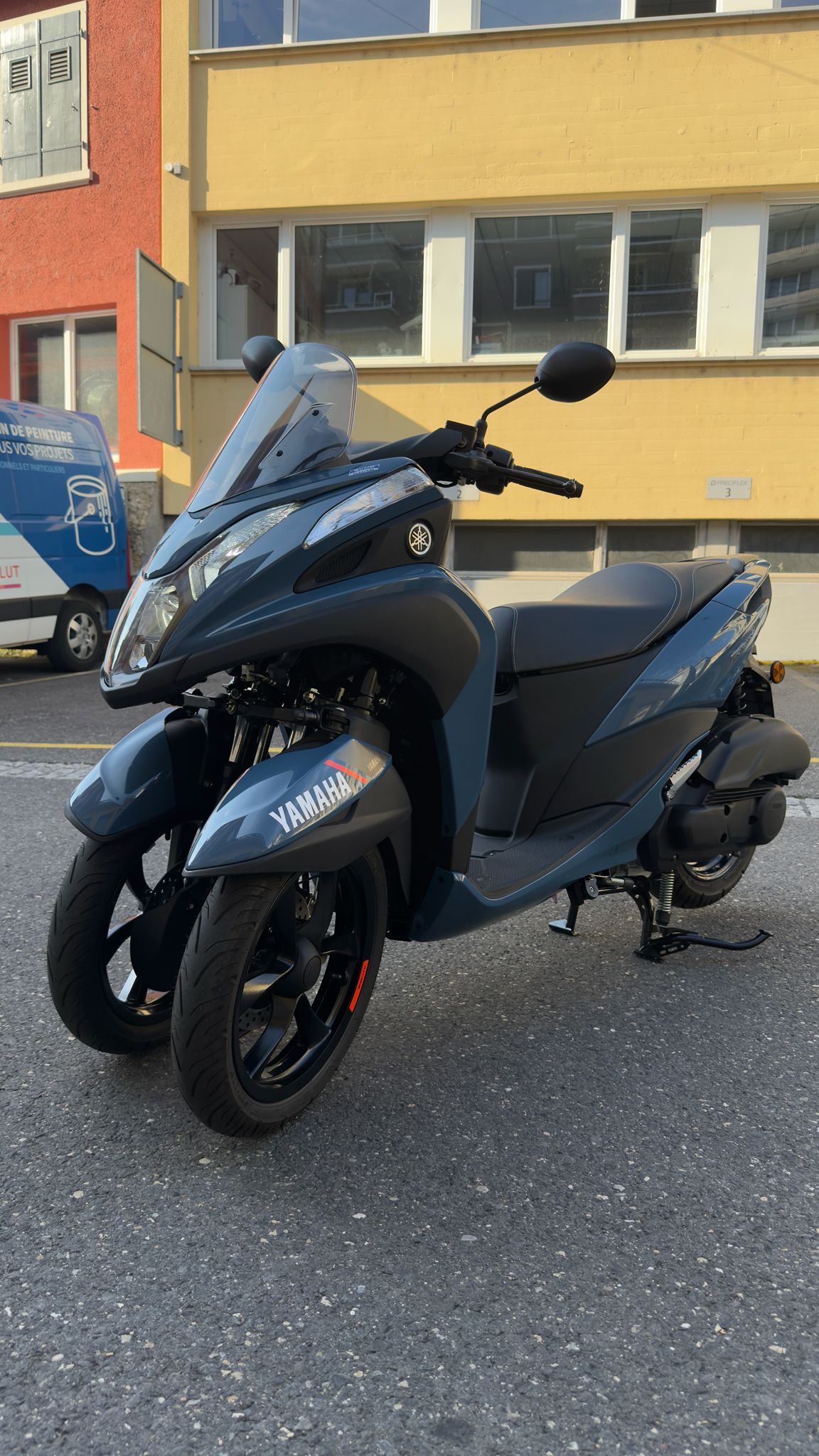 YAMAHA Tricity MW 125-showroom-element-1