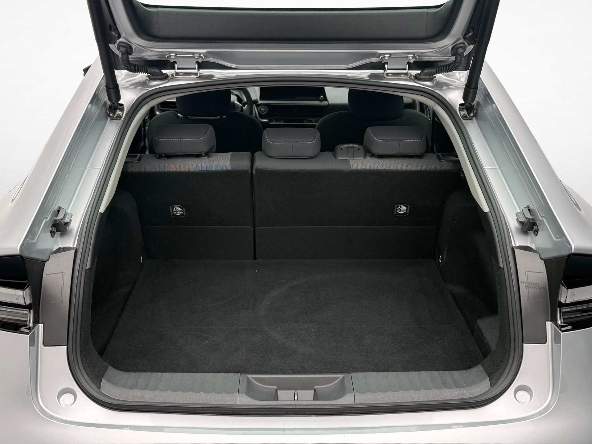 TOYOTA Prius 2.0 Plug-In-Hybrid Style-image-11