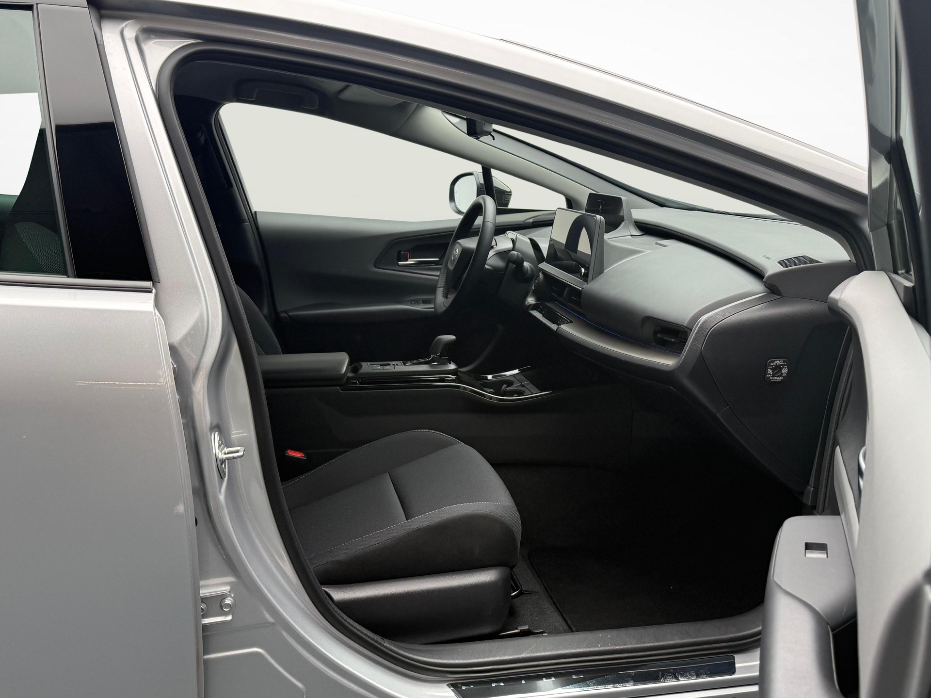 TOYOTA Prius 2.0 Plug-In-Hybrid Style-image-9
