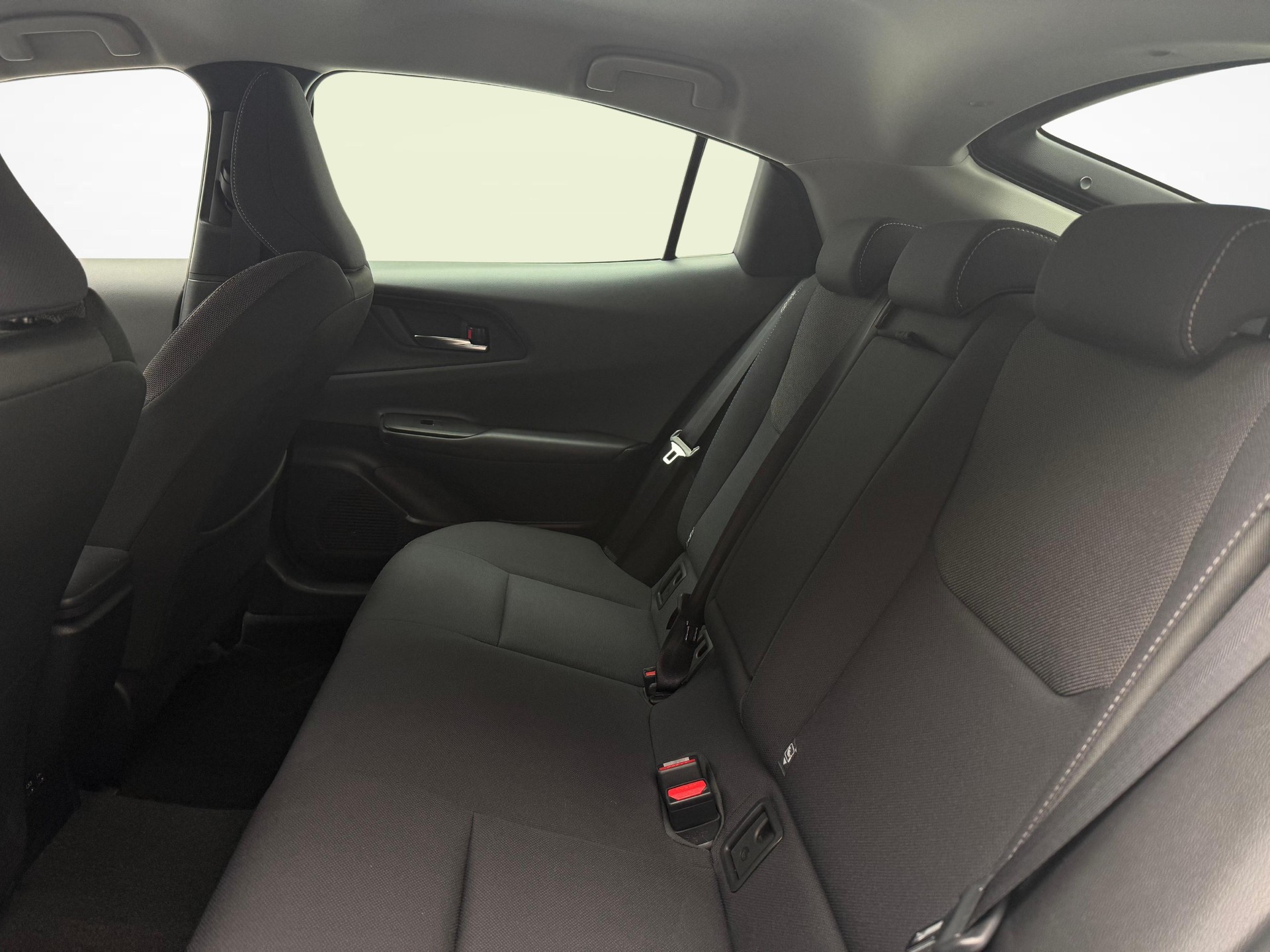TOYOTA Prius 2.0 Plug-In-Hybrid Style-image-10