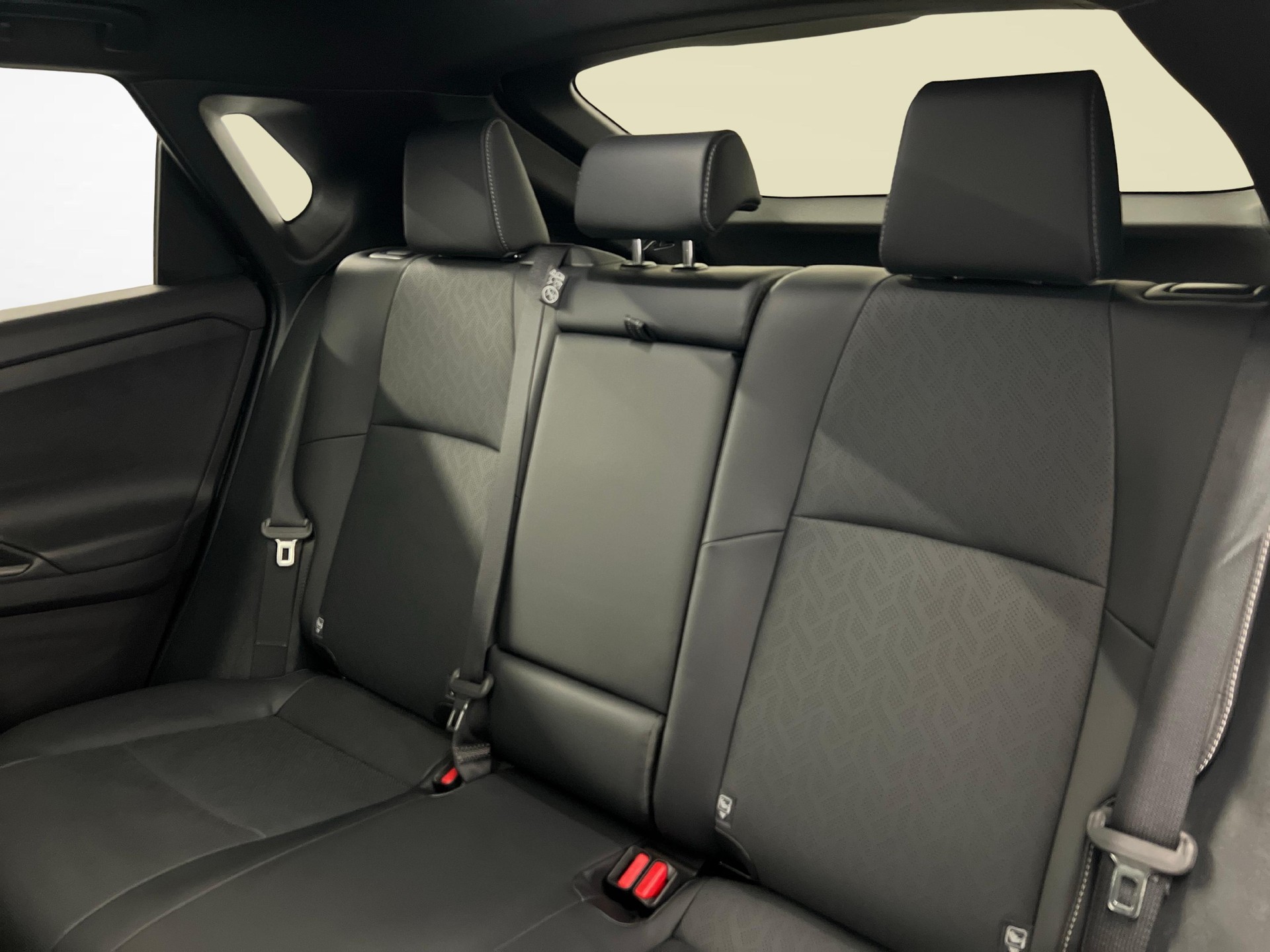 SUBARU Solterra eV Luxury AWD-image-10