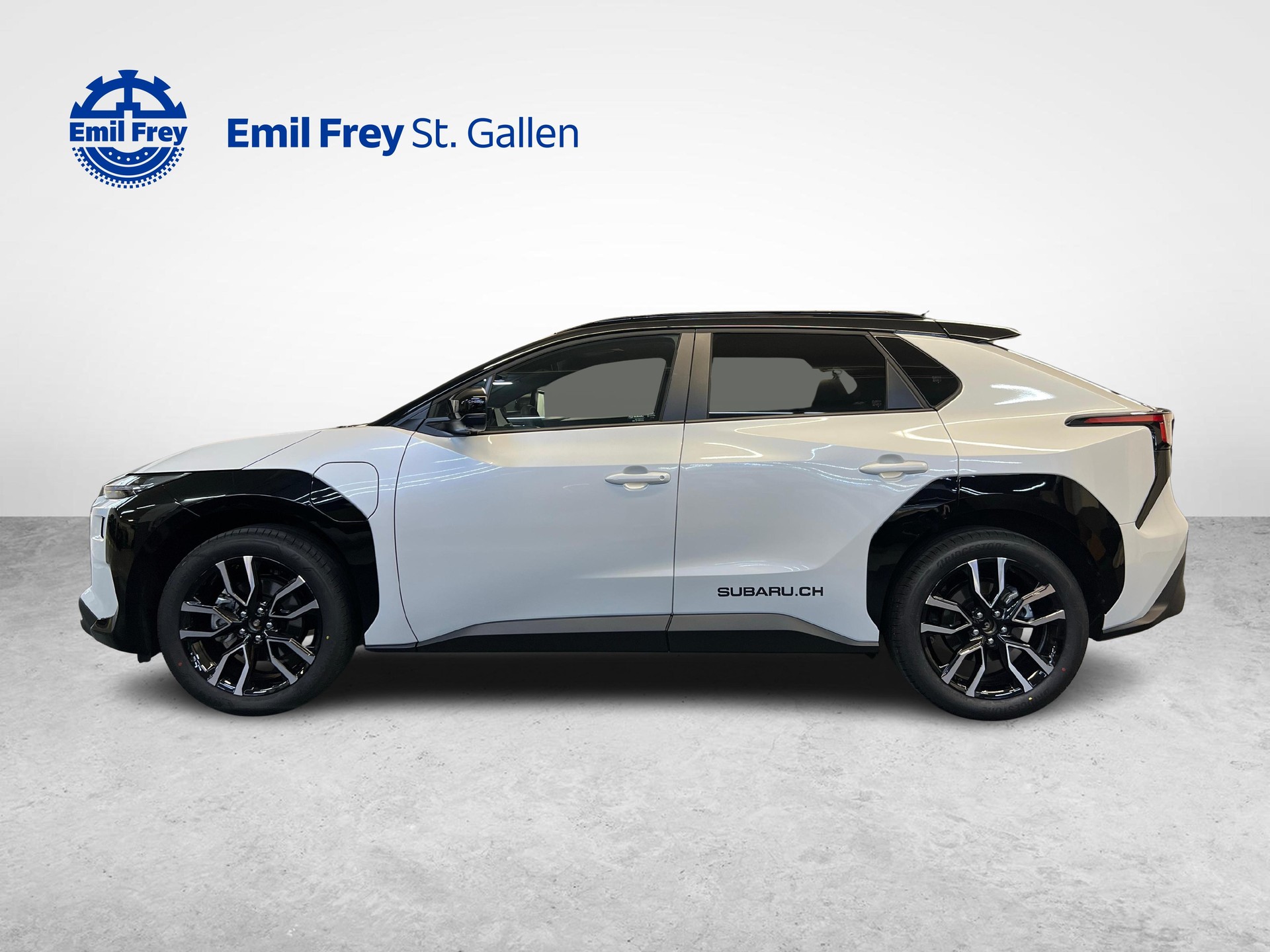 SUBARU Solterra eV Luxury AWD-image-1