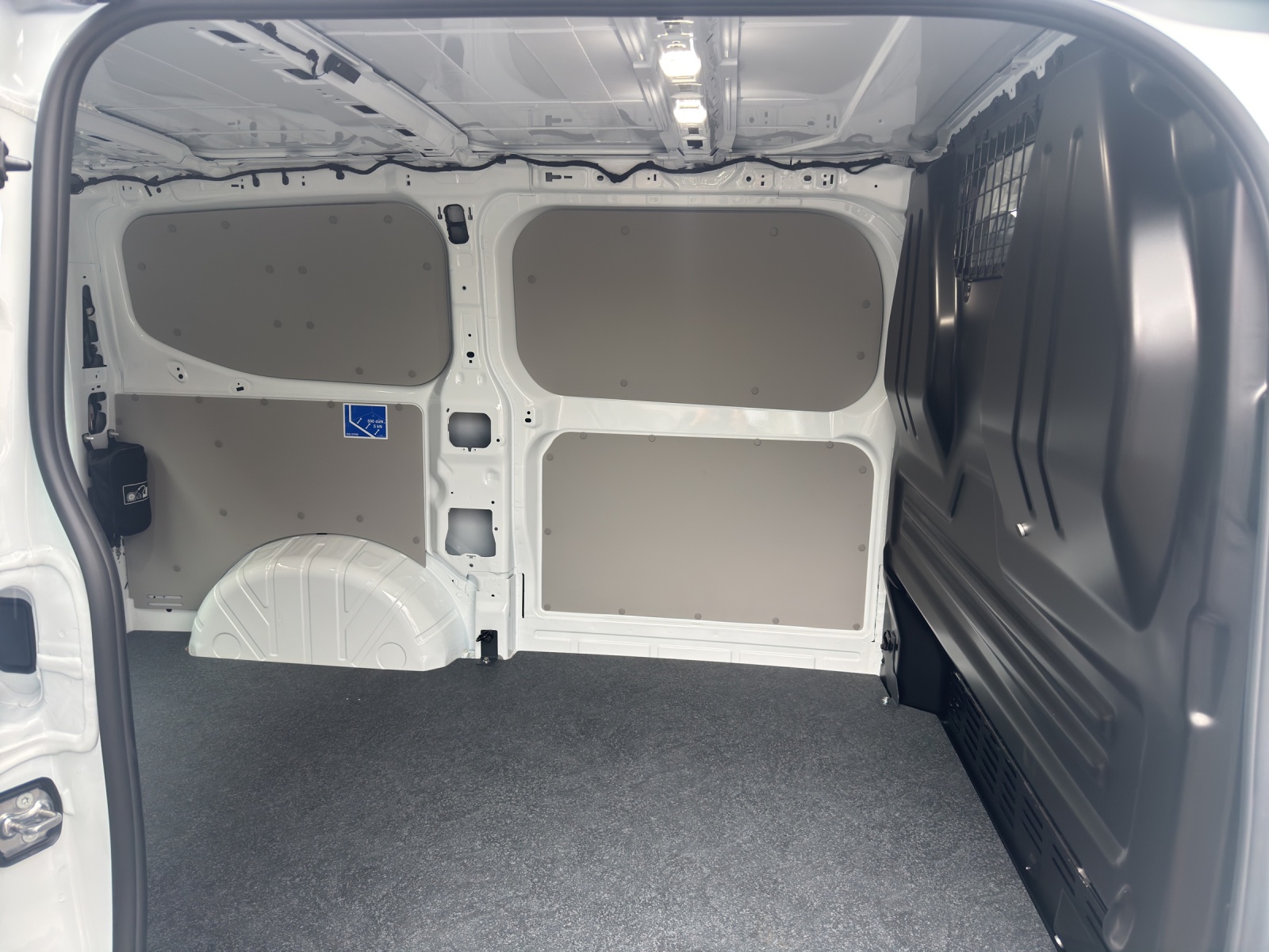 VW Transporter 2.0 TDI-image-11