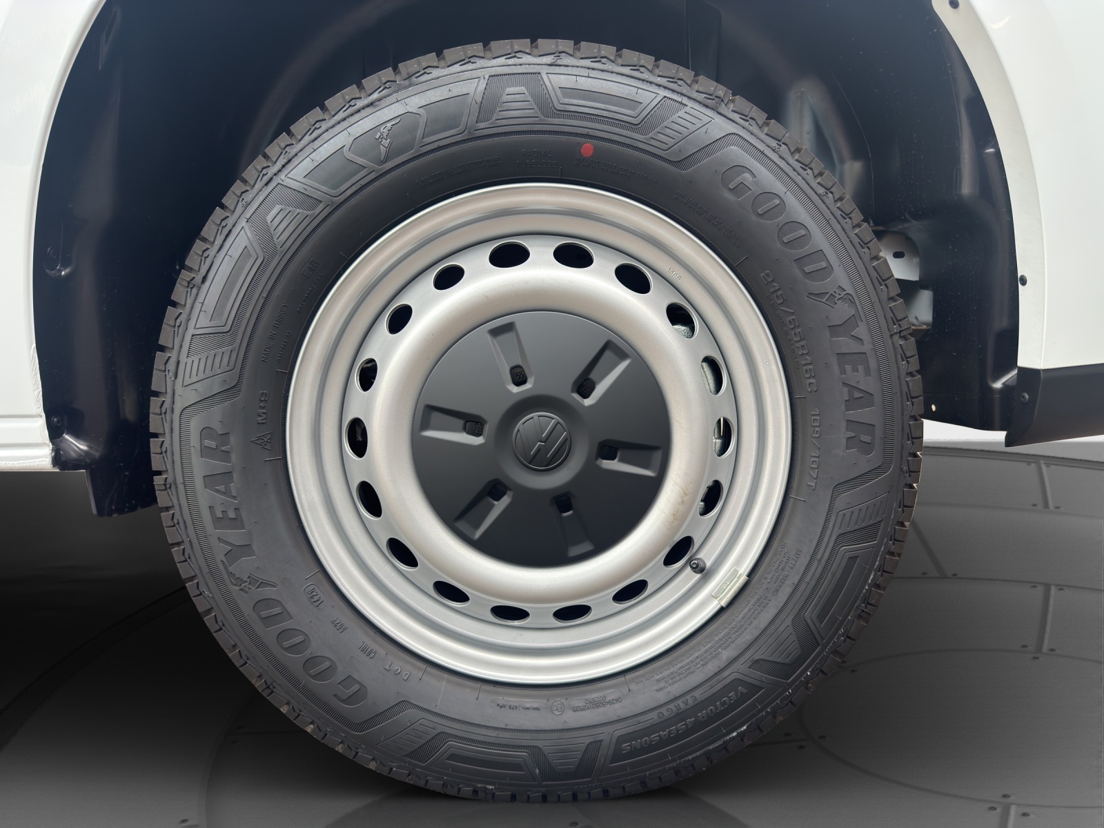 VW Transporter 2.0 TDI-image-7