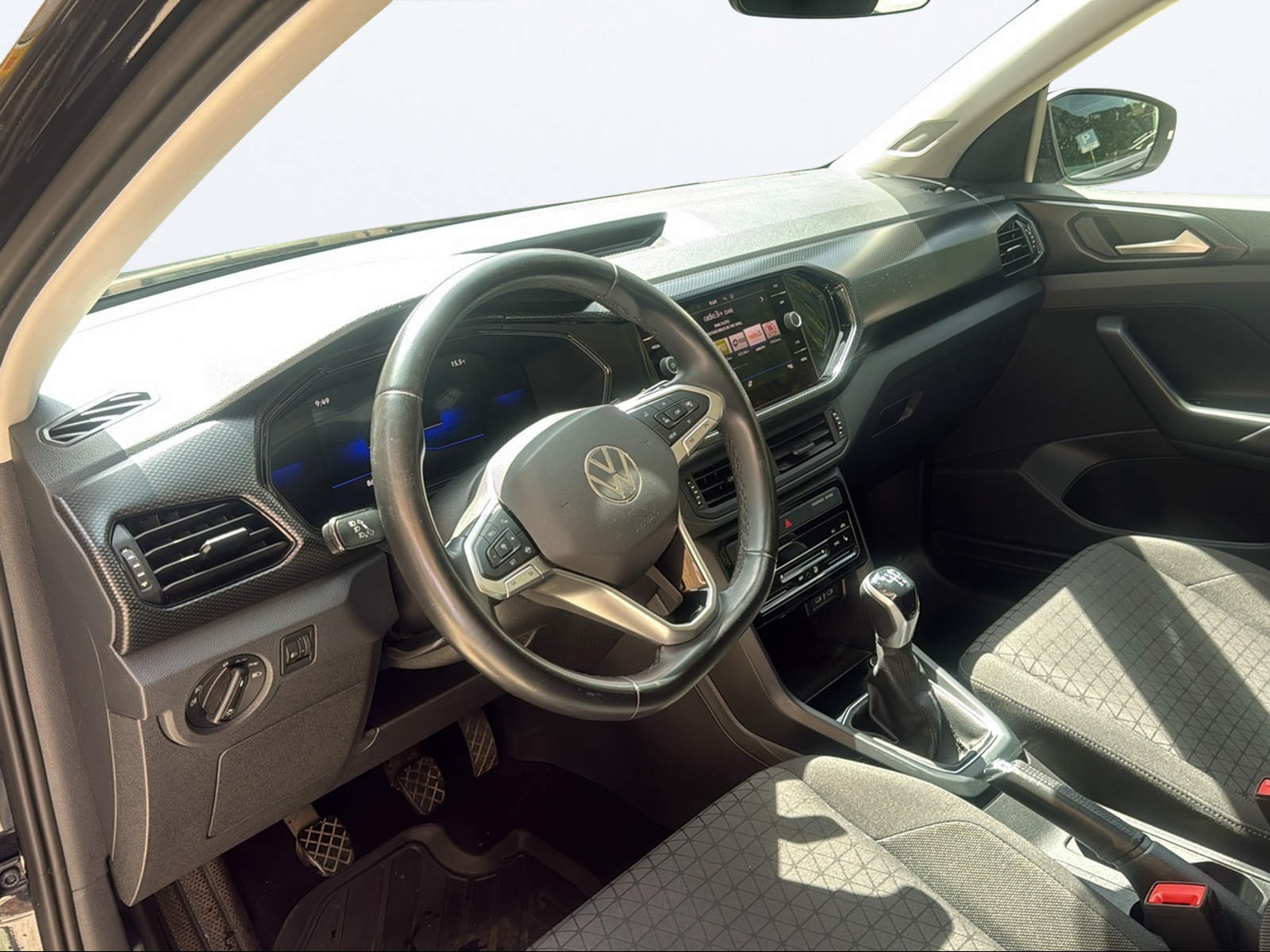 VW T-Cross 1.0 TSI Life-image-10