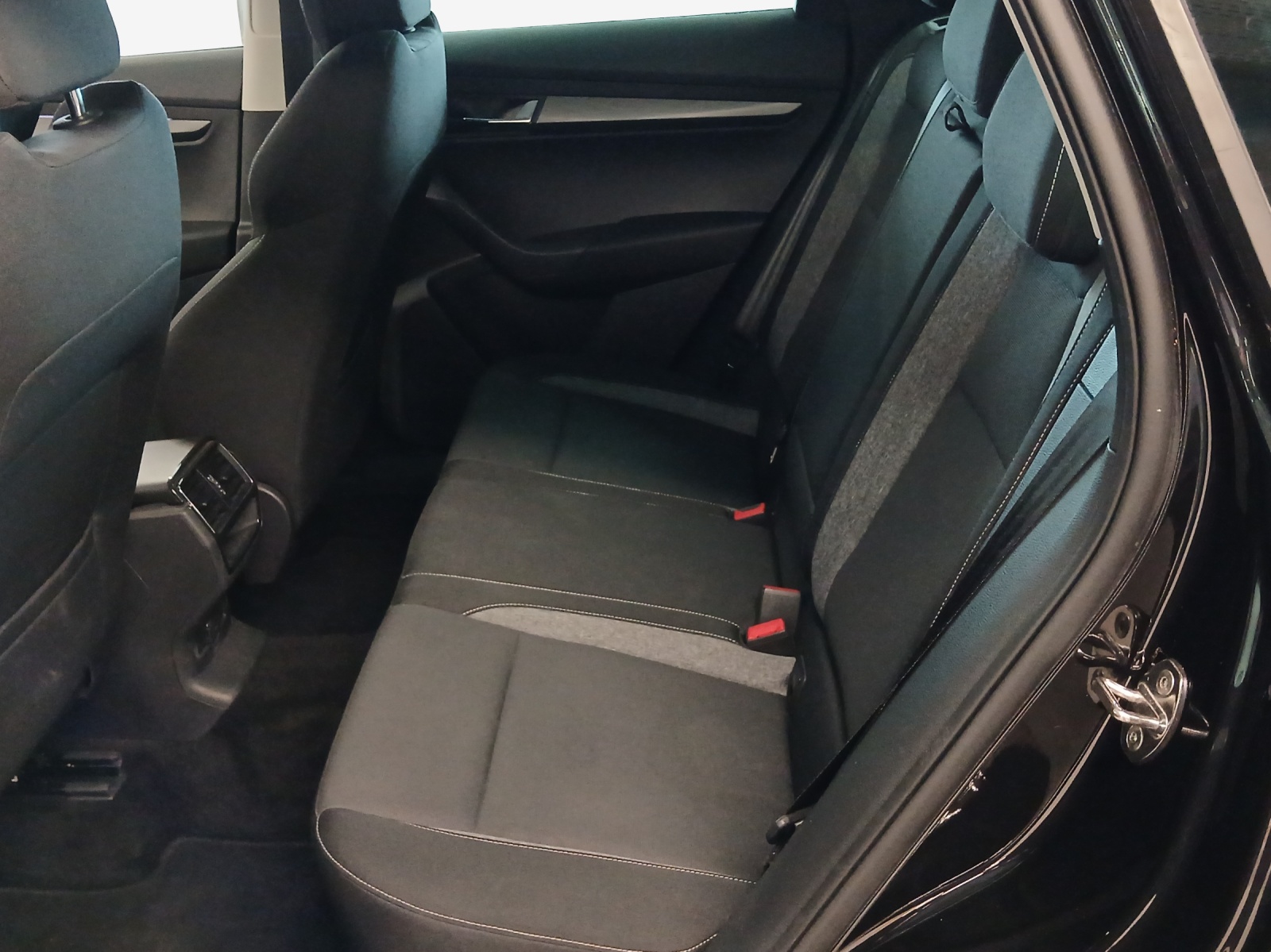 SKODA Karoq 1.5 TSI ACT Drive DSG-image-11