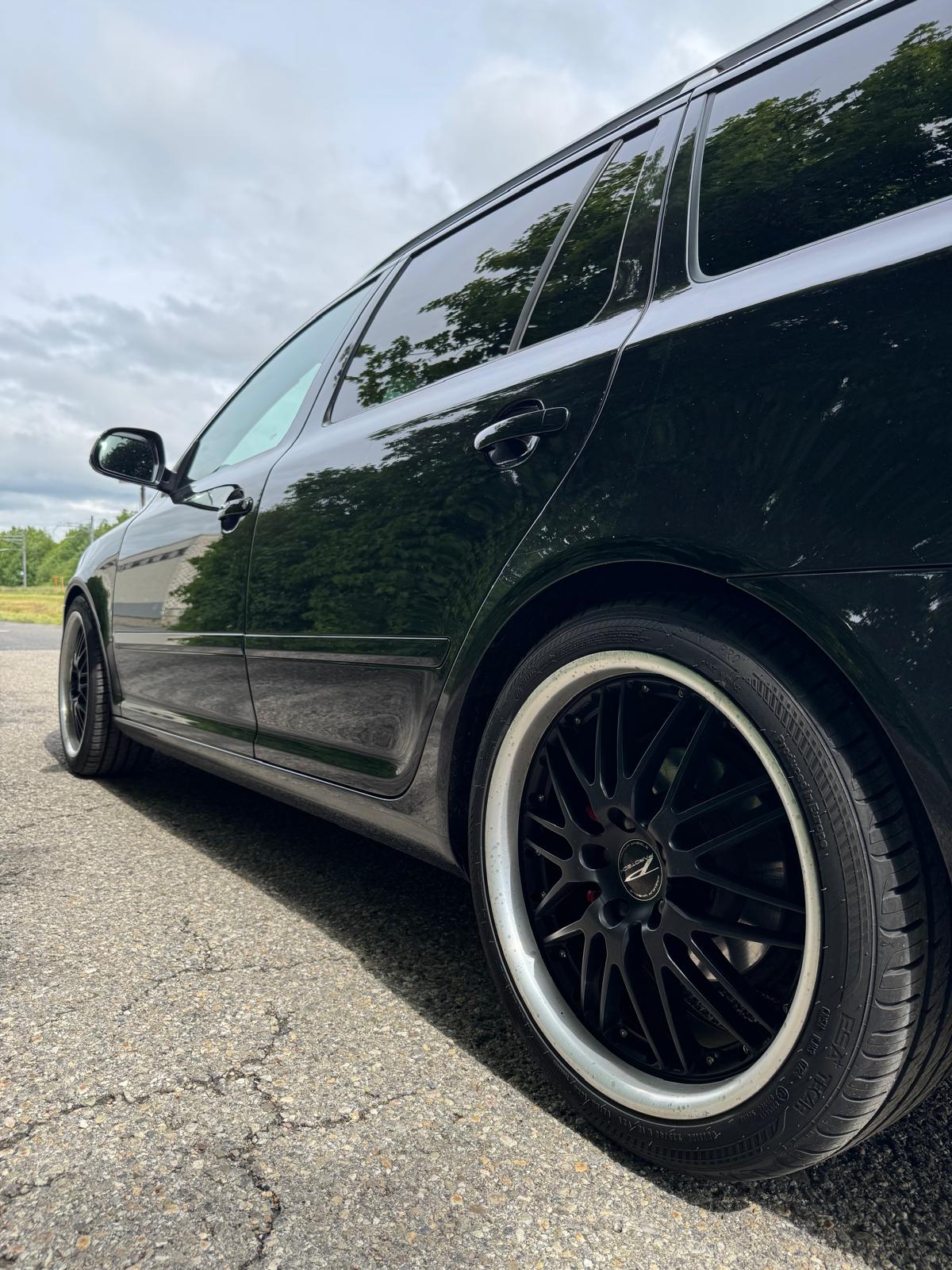 SKODA 2.0 TDI RS-image-2