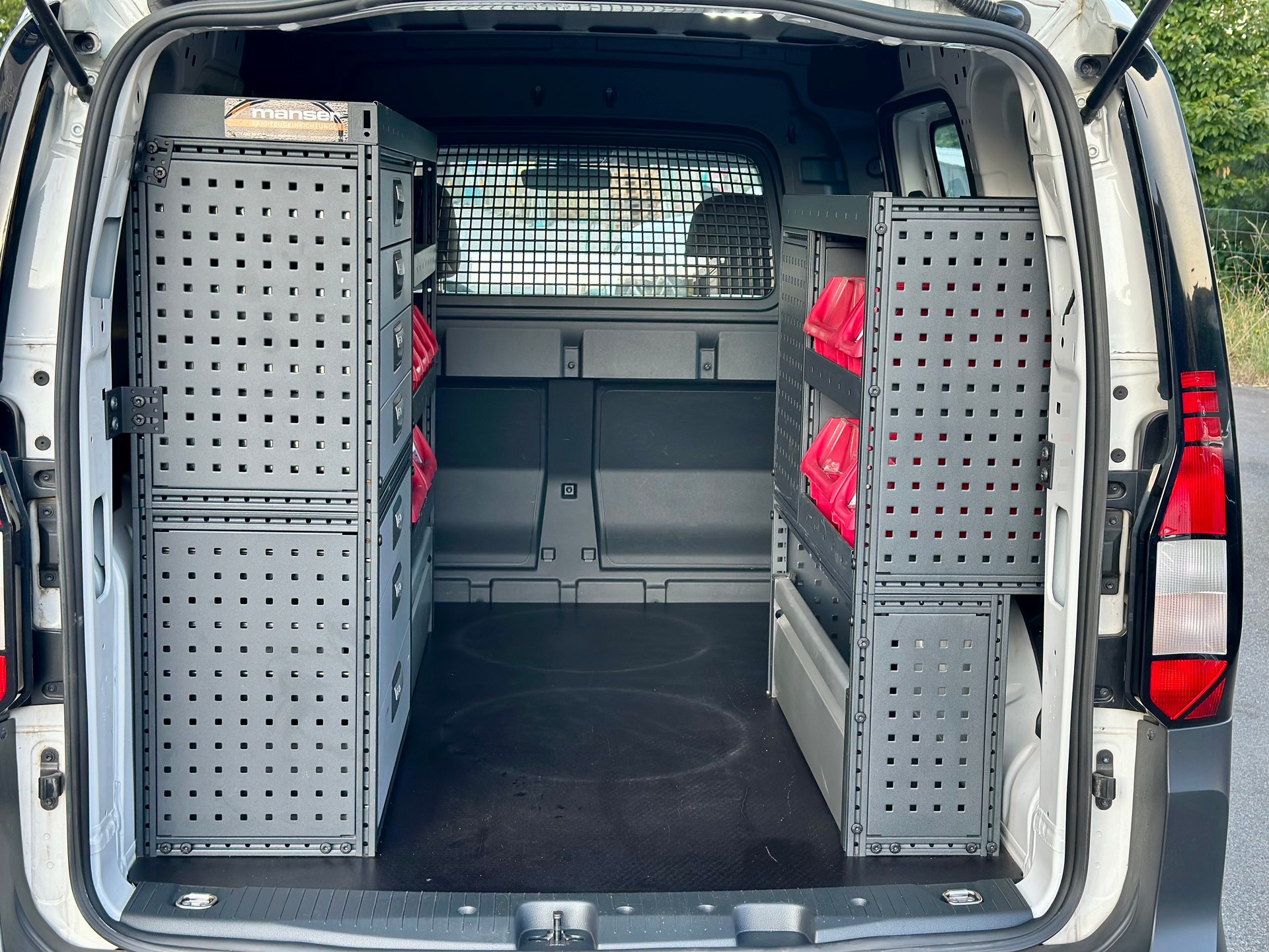 VW Caddy Cargo 1.5 TSI Entry-image-9