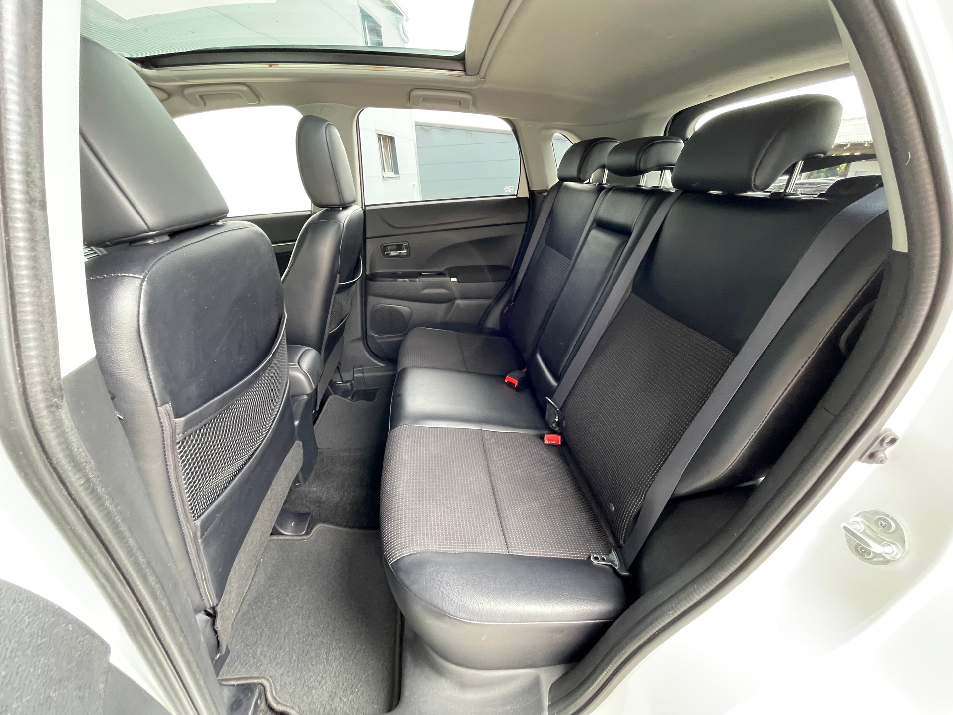 PEUGEOT 4008 1.6 HDi Allure 4WD-image-13