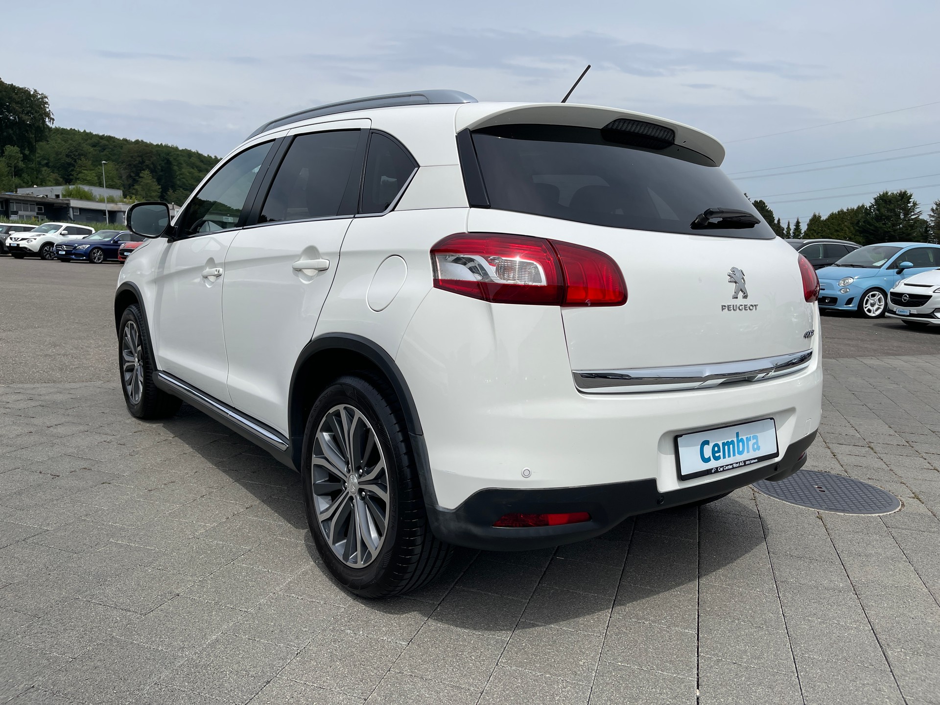 PEUGEOT 4008 1.6 HDi Allure 4WD-image-2