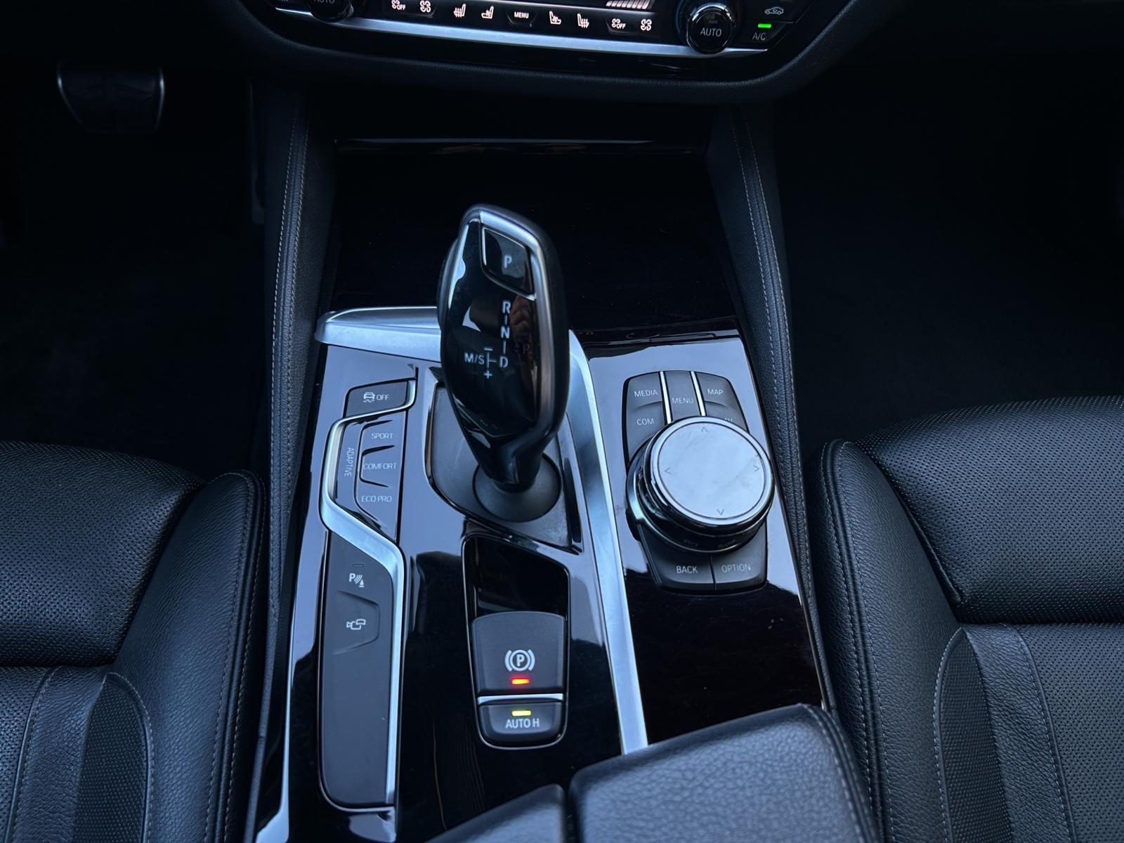 BMW M550i xDrive Steptronic-image-18
