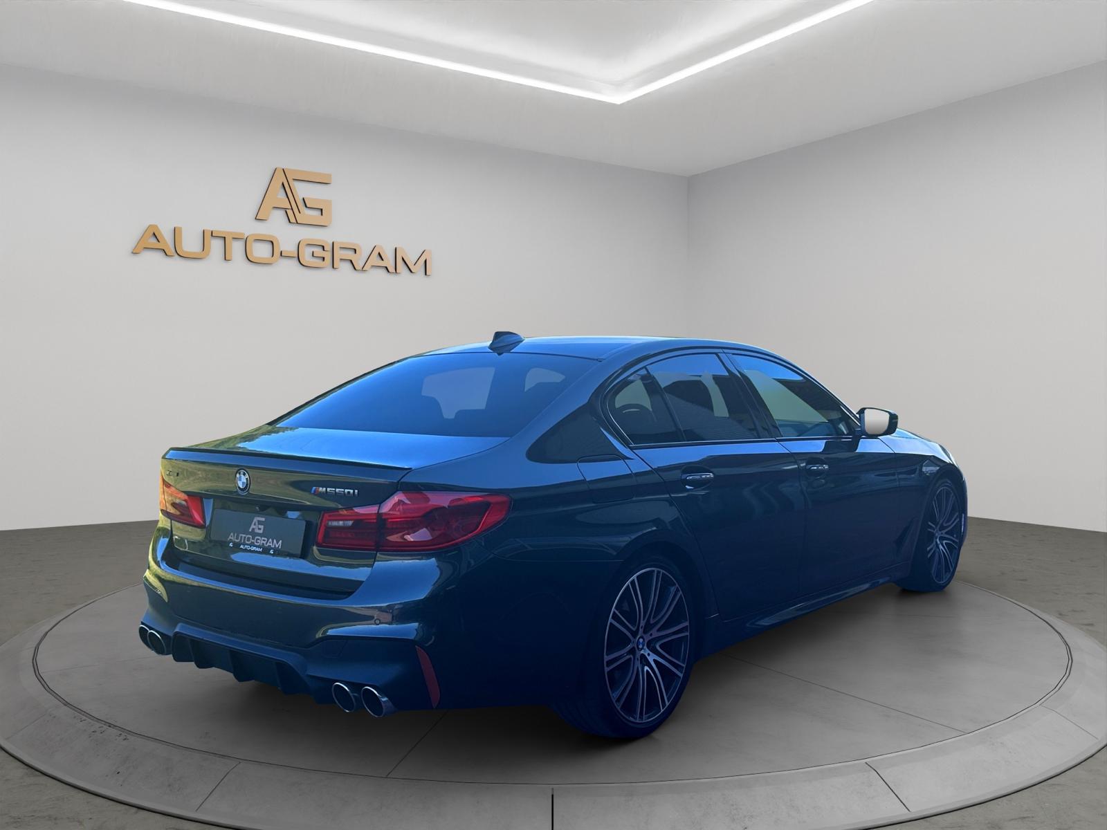 BMW M550i xDrive Steptronic-image-4