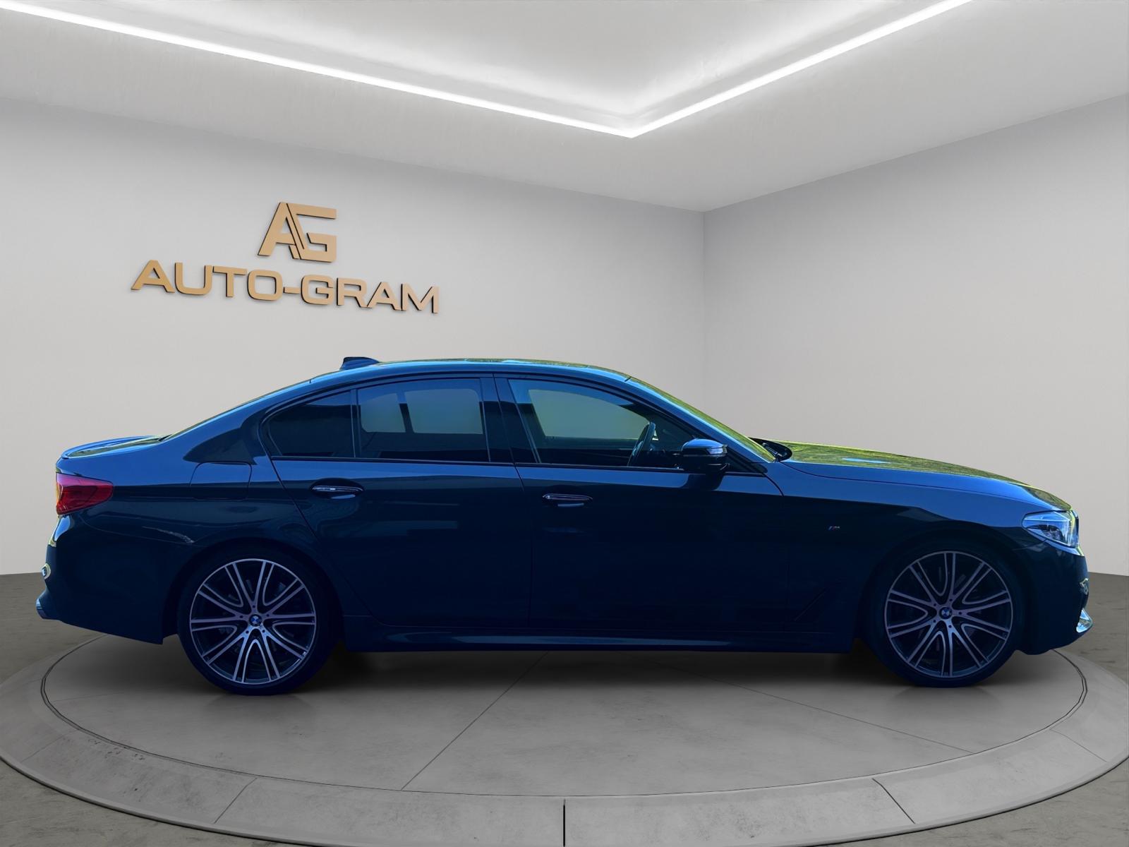 BMW M550i xDrive Steptronic-image-5