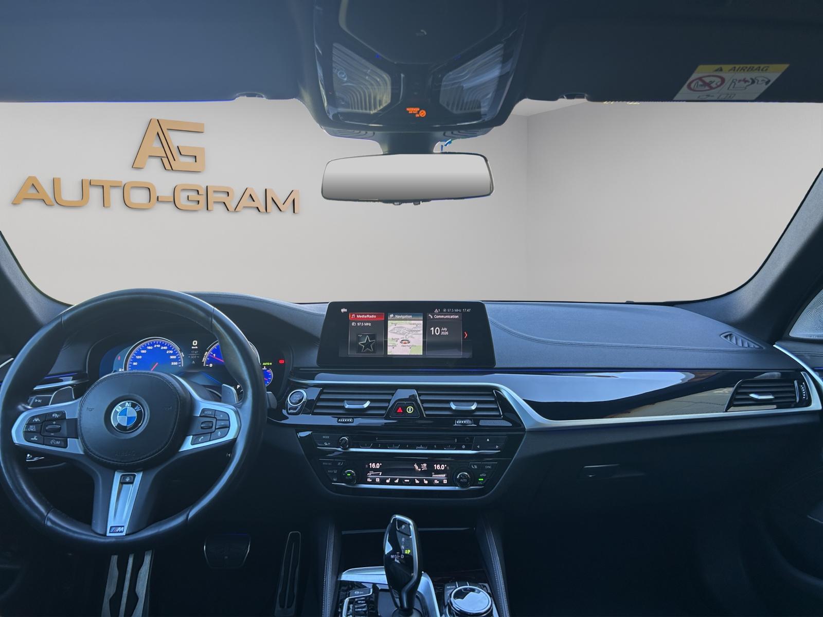 BMW M550i xDrive Steptronic-image-17