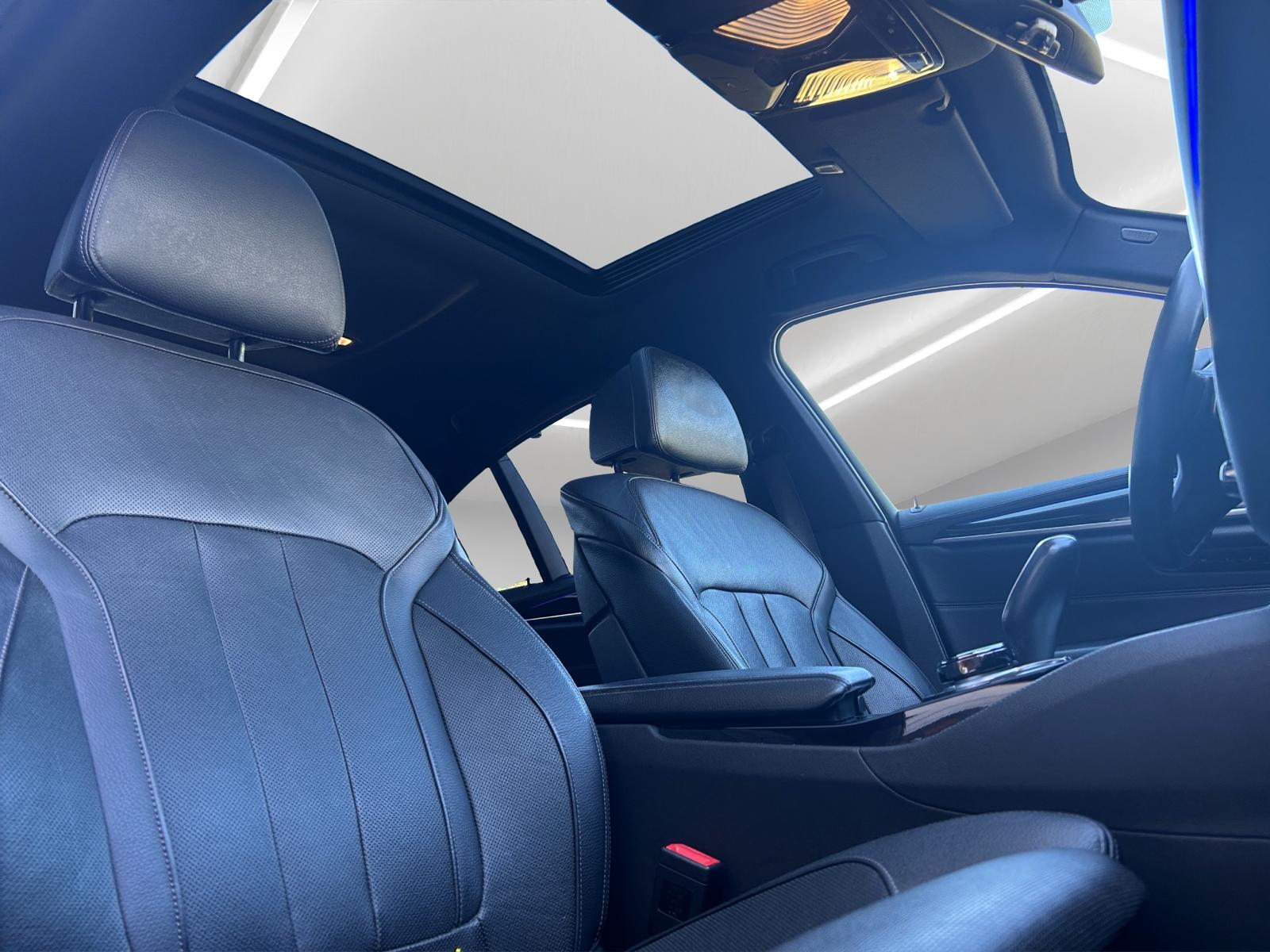 BMW M550i xDrive Steptronic-image-13
