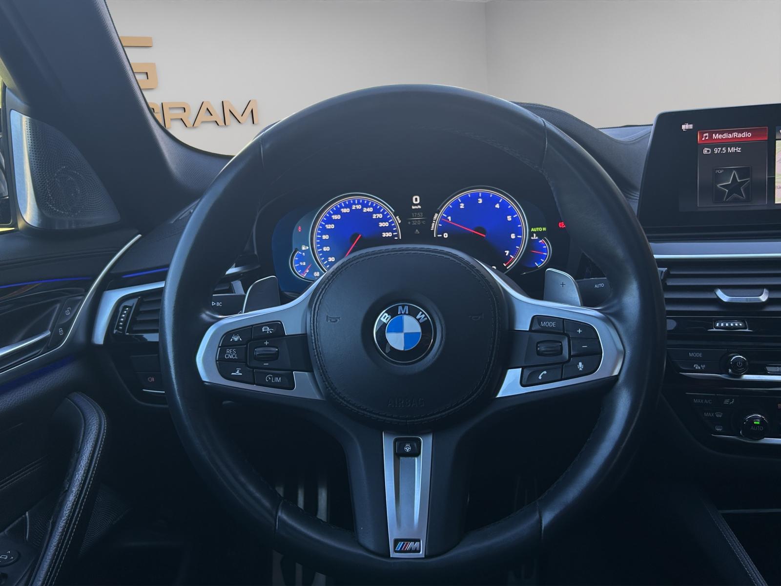 BMW M550i xDrive Steptronic-image-22