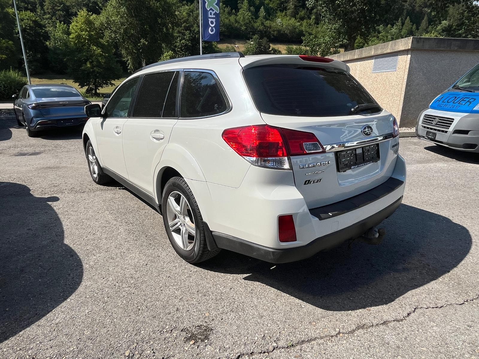 SUBARU Outback 3.6R Executive AWD Automatic-image-2