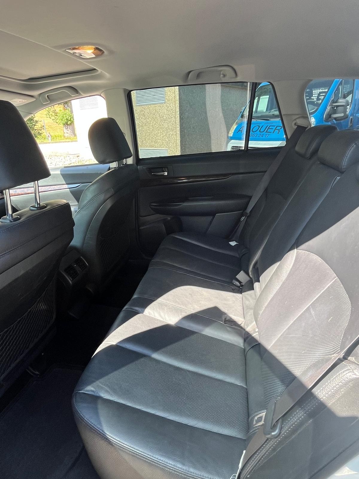 SUBARU Outback 3.6R Executive AWD Automatic-image-6