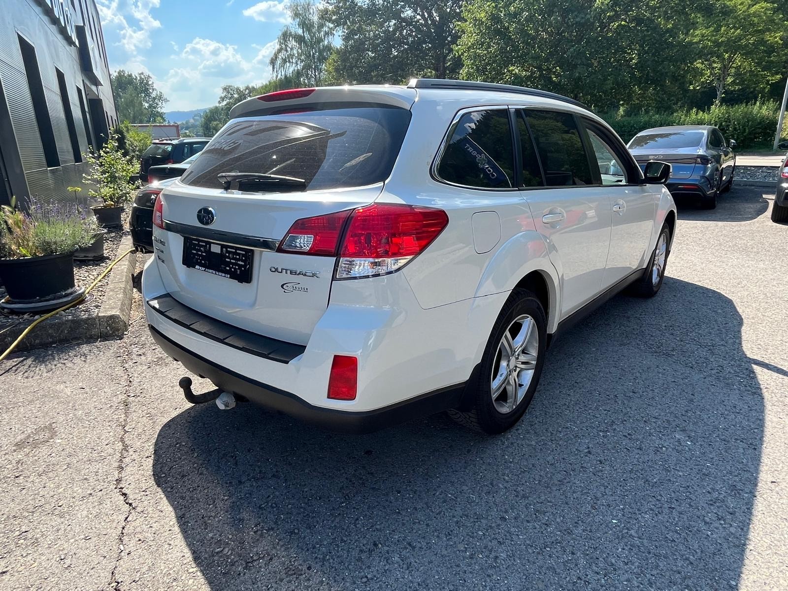 SUBARU Outback 3.6R Executive AWD Automatic-image-3
