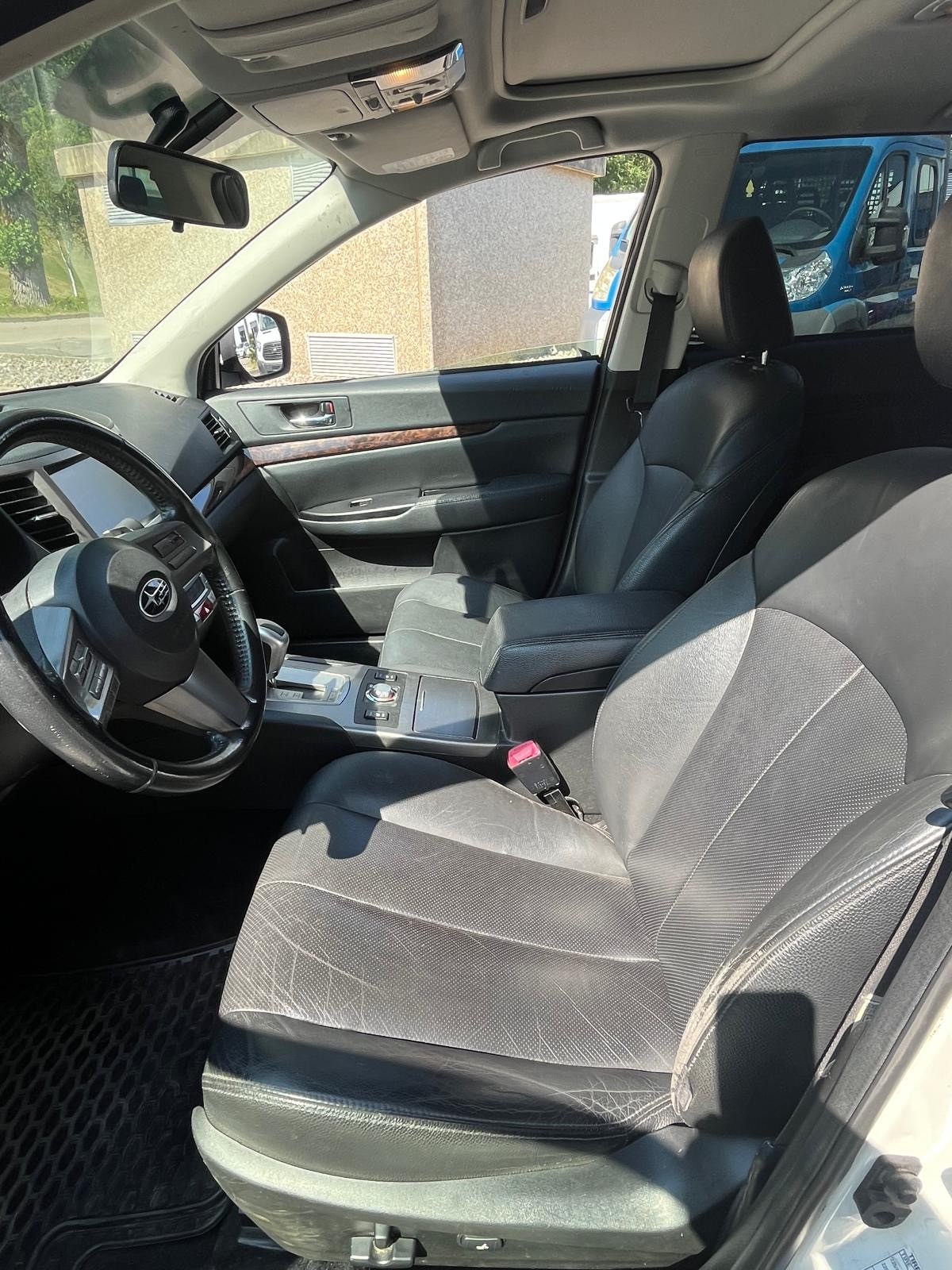 SUBARU Outback 3.6R Executive AWD Automatic-image-4